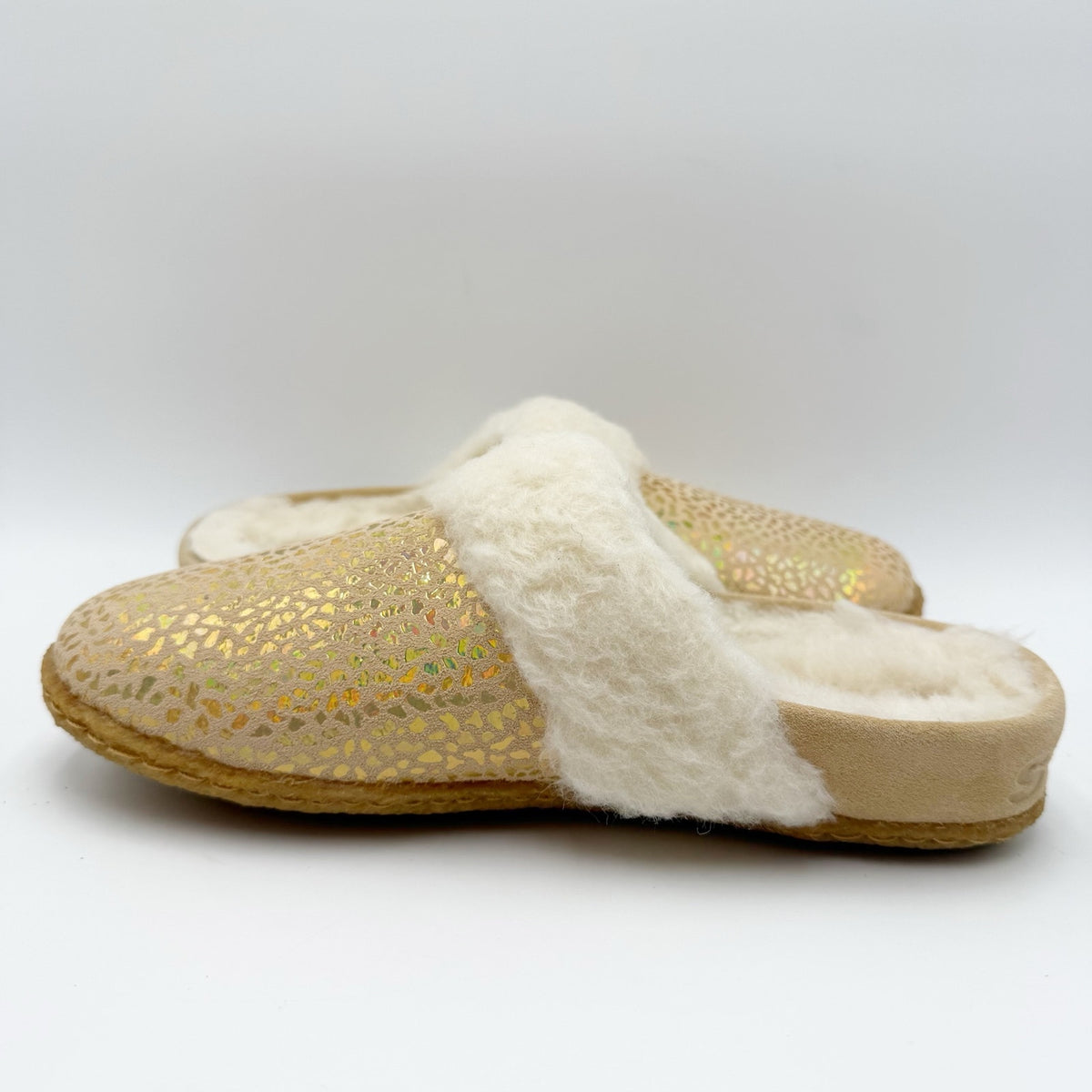 SOREL Kids Nakiska Slide II Slippers Size 5 Ceramic Gold Suede Hard Bottom NWOB