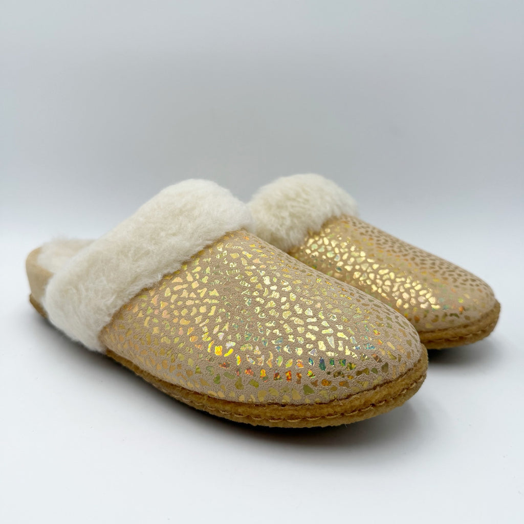SOREL Kids Nakiska Slide II Slippers Size 5 Ceramic Gold Suede Hard Bottom NWOB