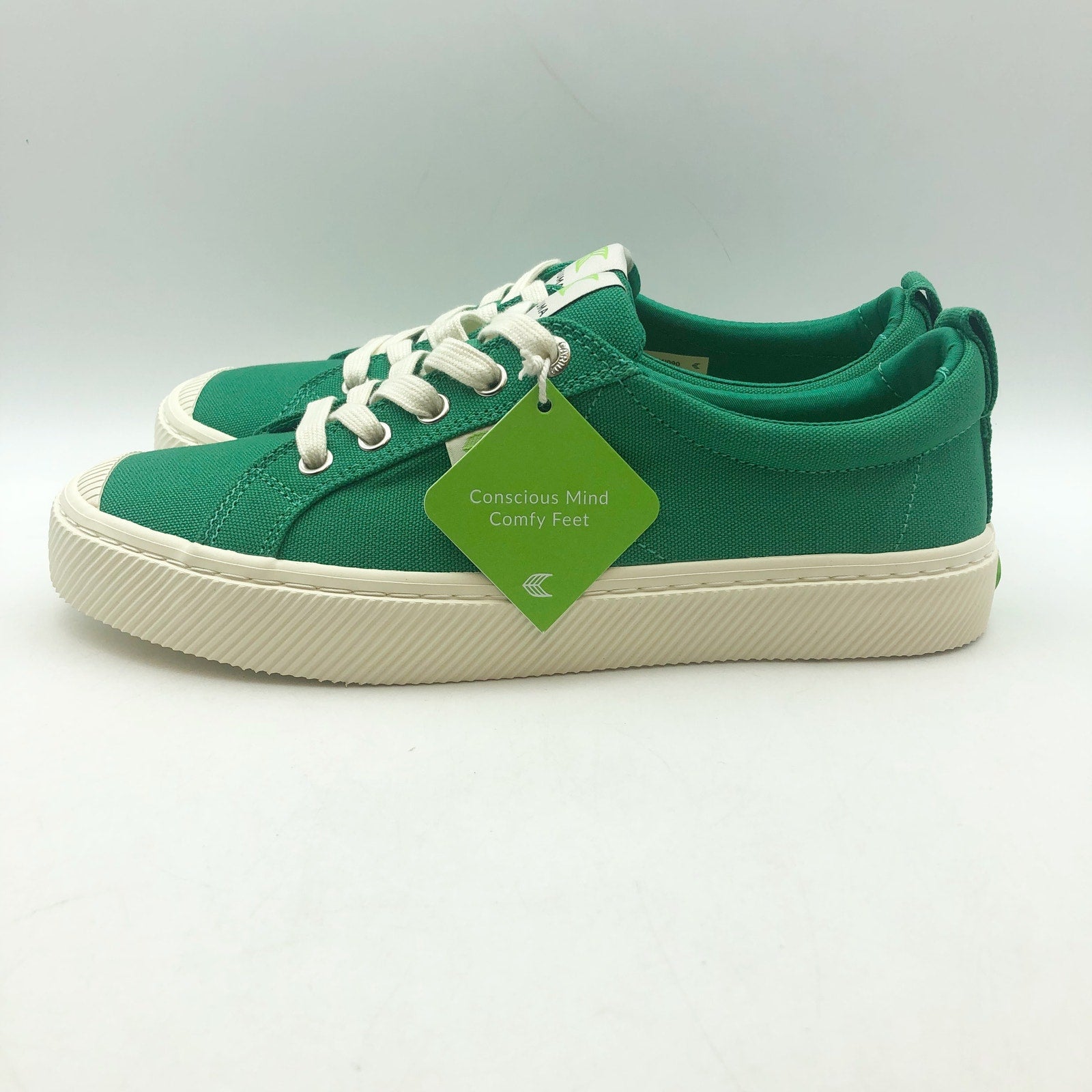 Cariuma OCA Low Canvas Sneaker Men's 8 Women's 9.5 Green Organic Cotton NIB