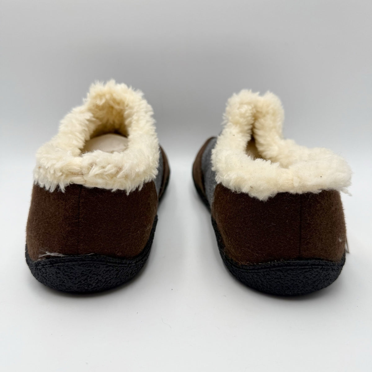 Kamik Mens Cabin Slippers Size 11 EU 44 Dark Brown Felt Microsuede NWOB