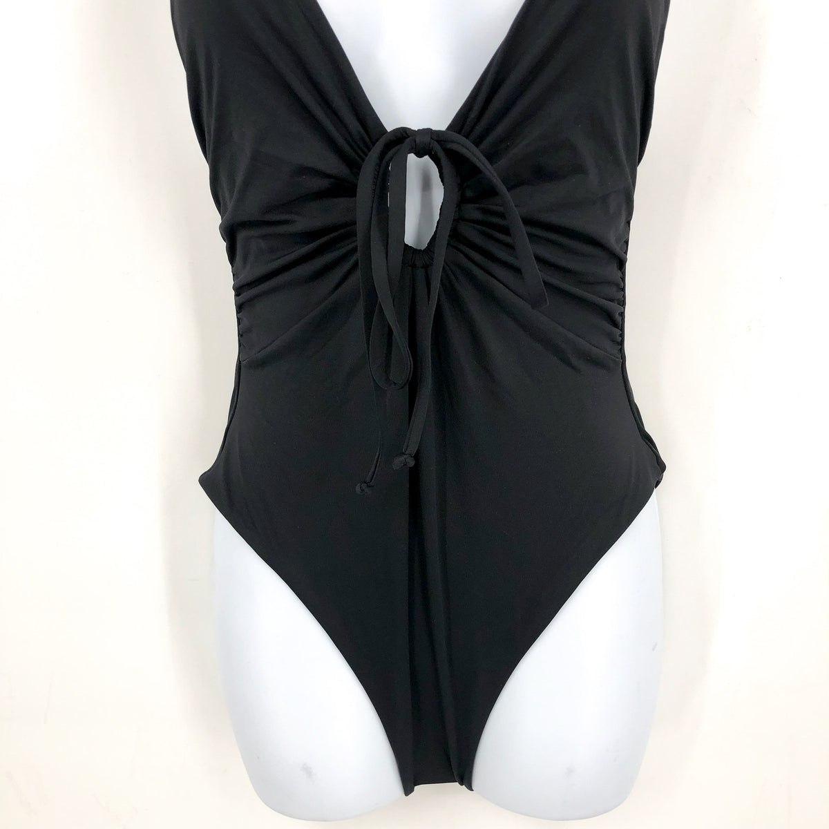 L*SPACE Women's Piper Classic One Piece Swimsuit XS Black Front Keyhole NWT