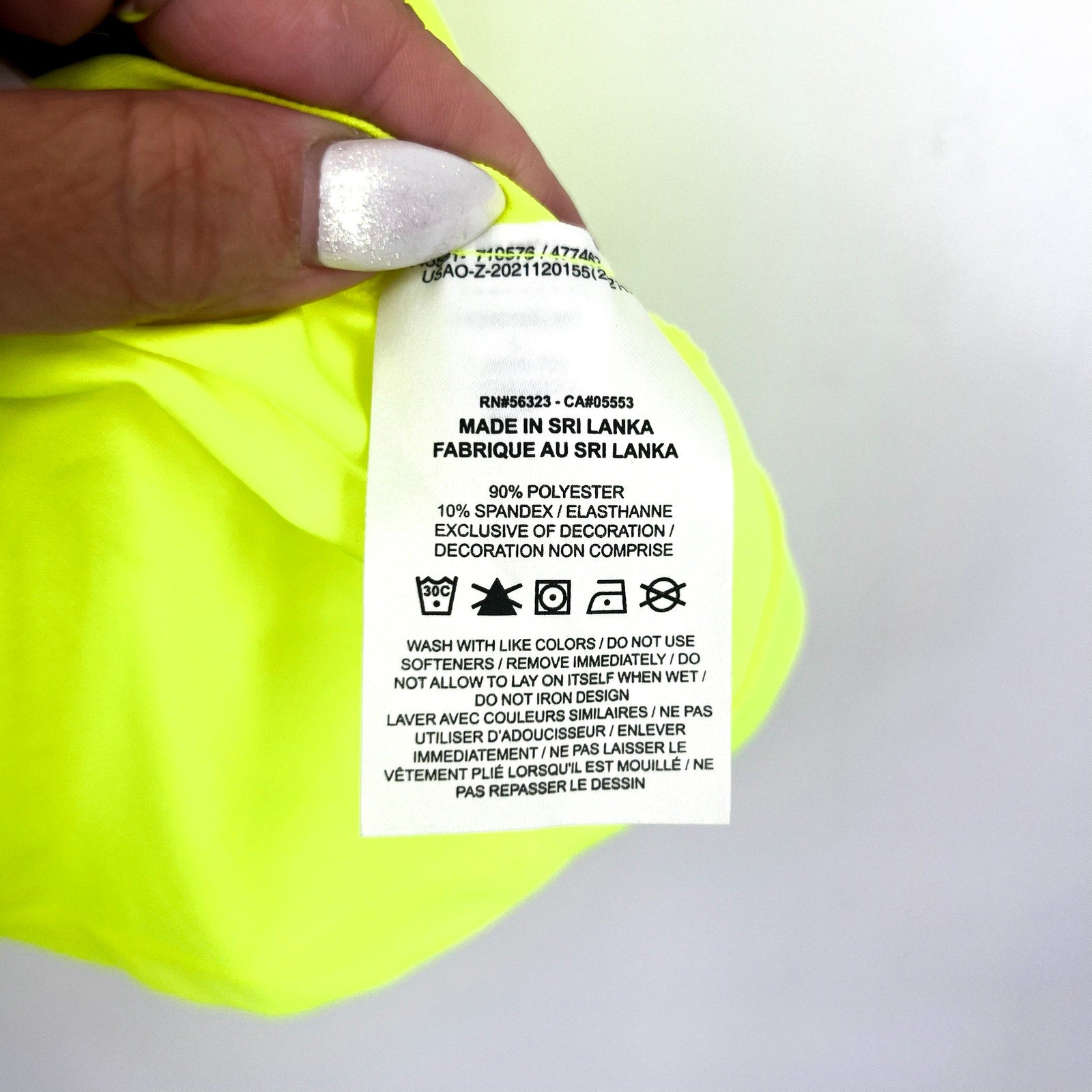 NIKE Big Kids Dri-FIT Short-Sleeve Tshirt Large Neon Yellow Crewneck NWT