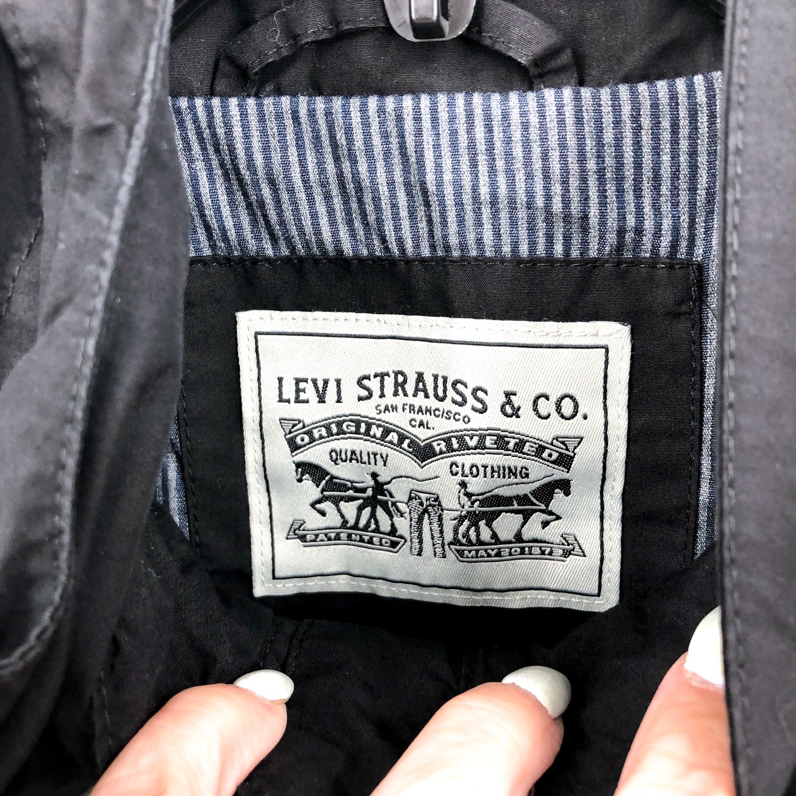 LEVI'S Womens Parachute Hooded Utility Jacket Large Black Drawstring Cotton NWOT