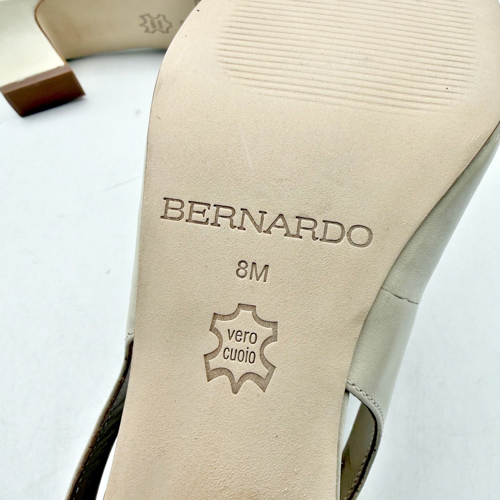 Bernardo Womens Ariella Pumps US 8 M Beige Eggshell Leather Slingback NIB