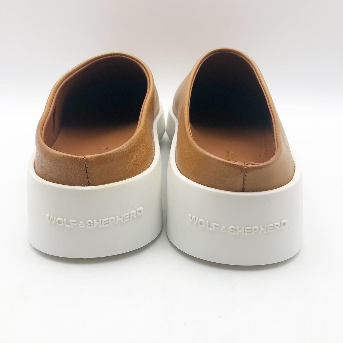 Wolf & Shepherd Cruise Mule Slip On Shoes Womens 6 Mens 4.5 Tan Leather NIB