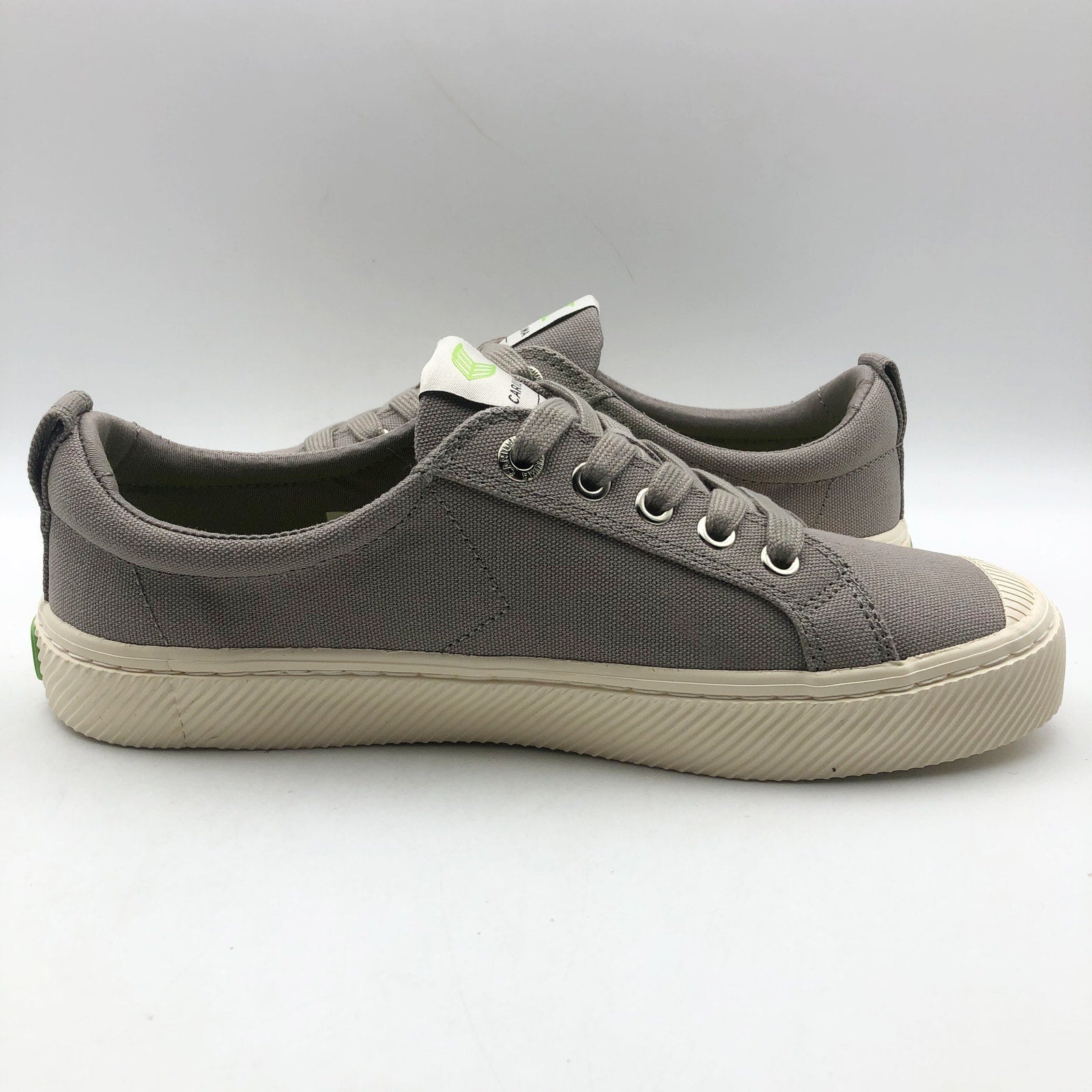 Cariuma OCA Low Canvas Sneakers Men's 9.5 Women's 11 Mystic Grey NIB