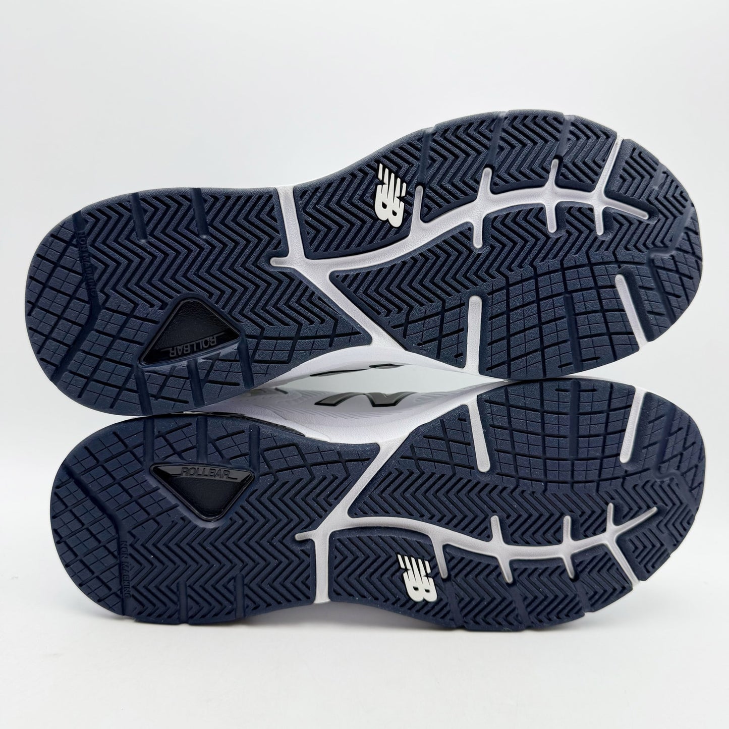 New Balance Mens 857v3 Training Sneakers US 7.5 XW White Navy Athletic NIB