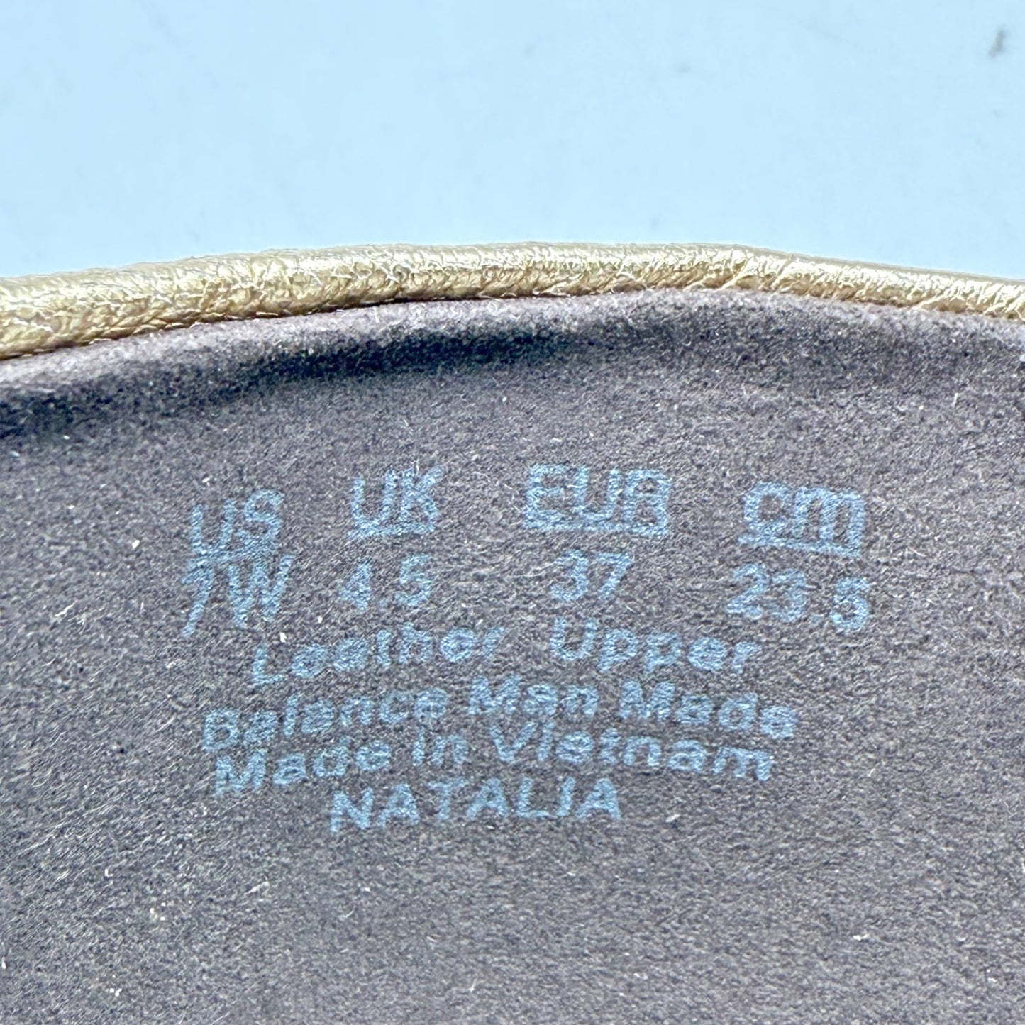 Naturalizer Womens Natalia Kitten Heels US 7 Wide EU 37 Gold Leather NWOB