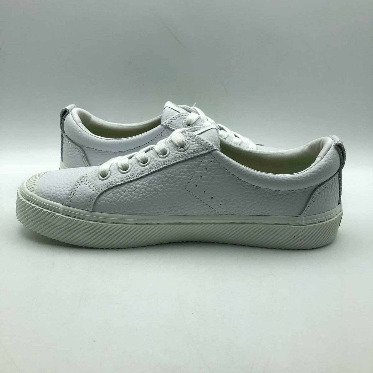 Cariuma Womens OCA Low Casual Sneakers Size 10 White Premium Leather NIB