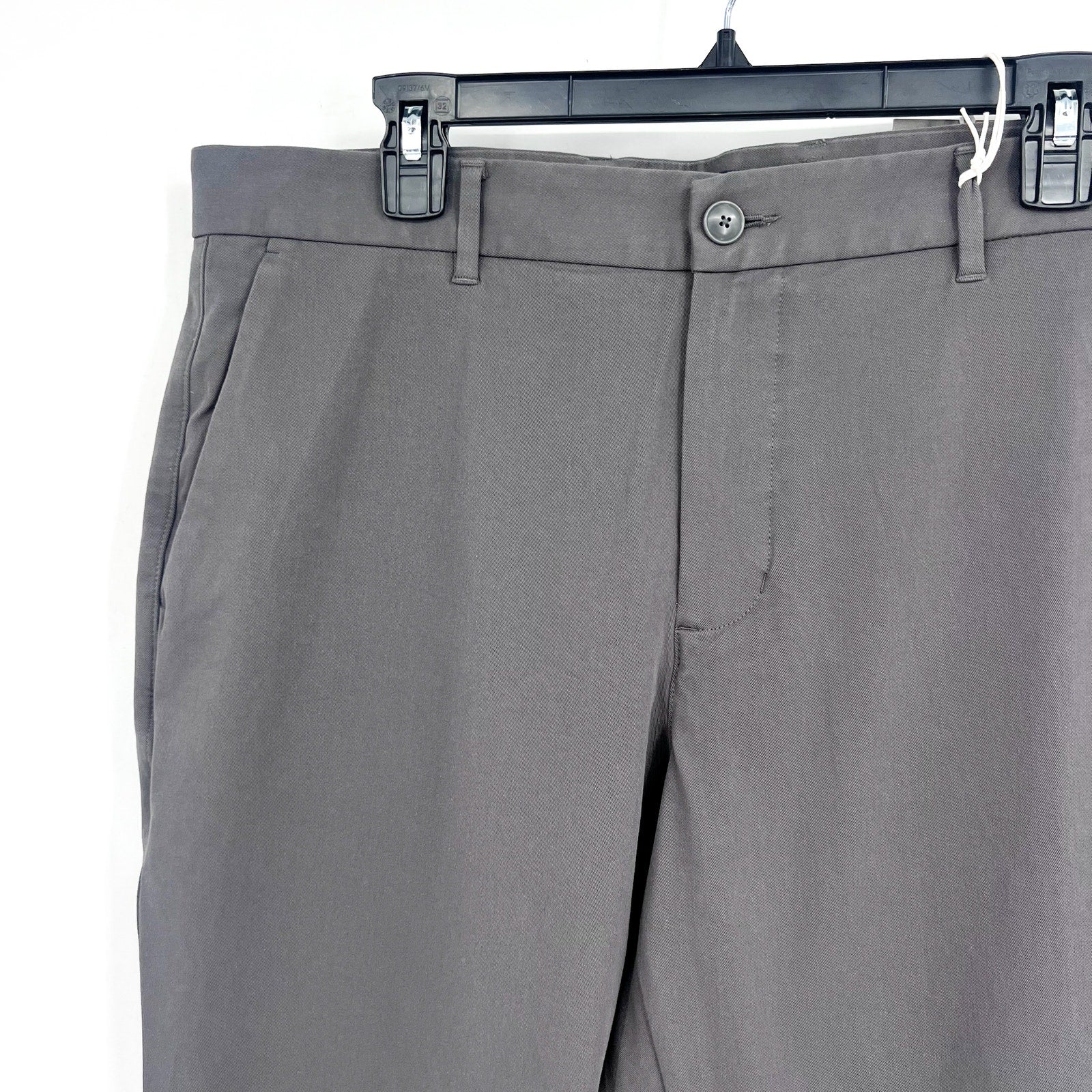 EVERLANE Uniform Mens Performance Chino Pants 33x30 Slate Grey Athletic Fit NWT
