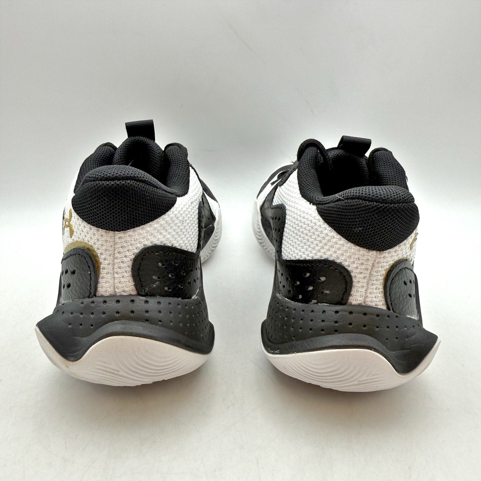 Under Armour Boys GS Jet '23 Basketball Sneakers US 5 YOUTH Black Gold NIB