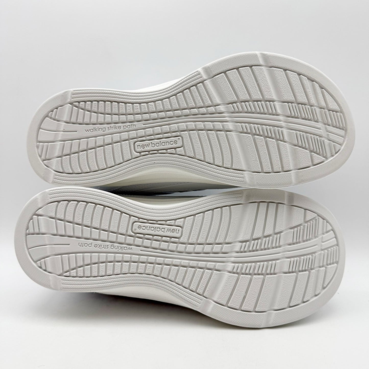 New Balance Womens 577 Walking Sneakers US 8 Wide White Leather Athletic NIB