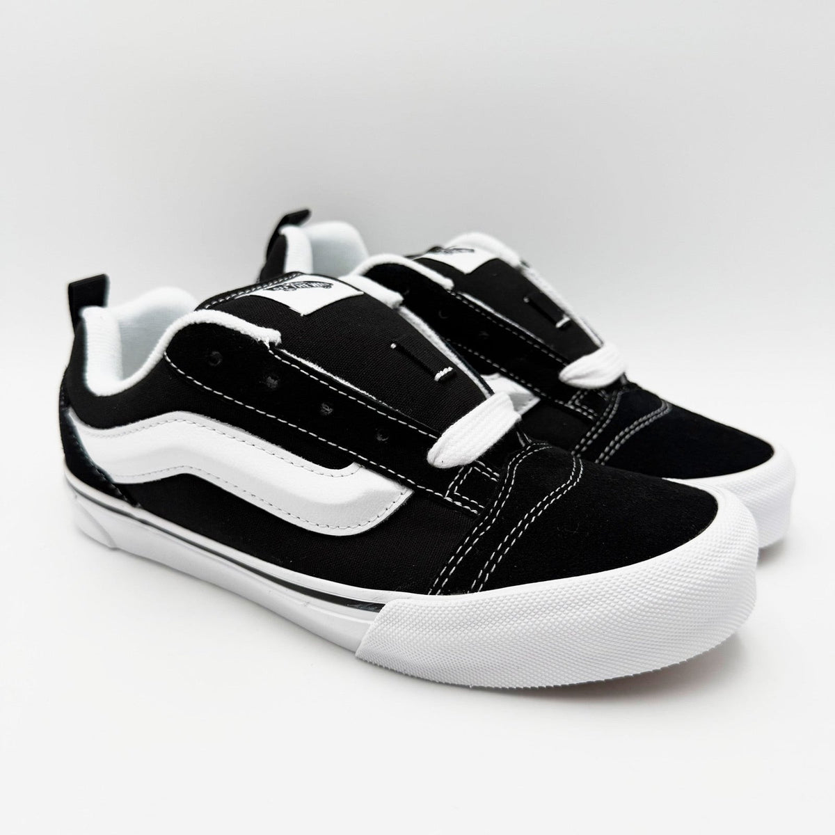 Vans Big Kids Knu Skool Casual Sneakers Youth Size 5 Black True White NIB