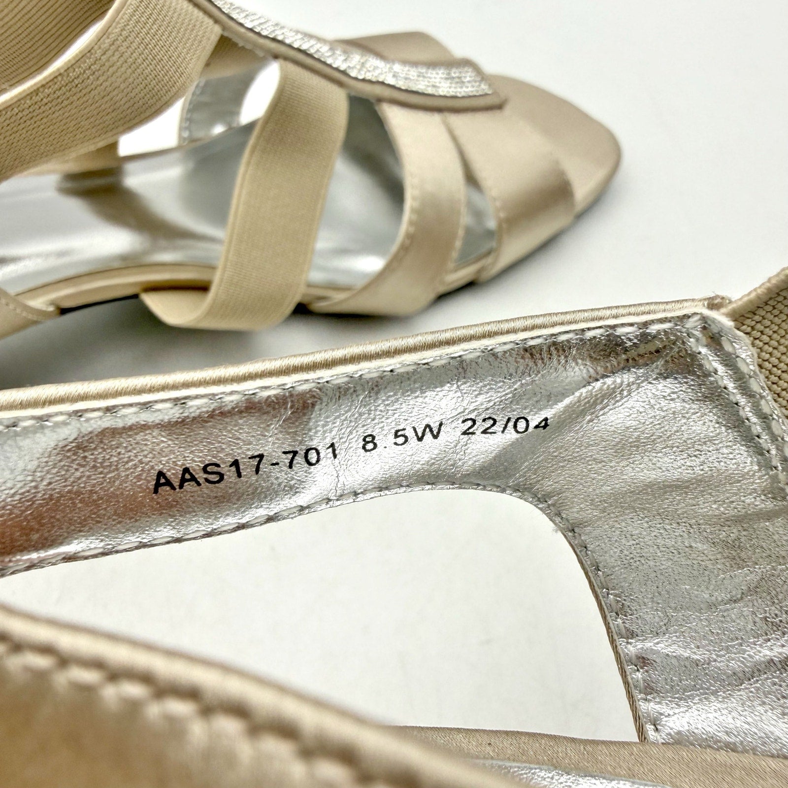 David Tate Womens Event Gladiator Sandals US 8.5 Wide Champagne Satin NWOB