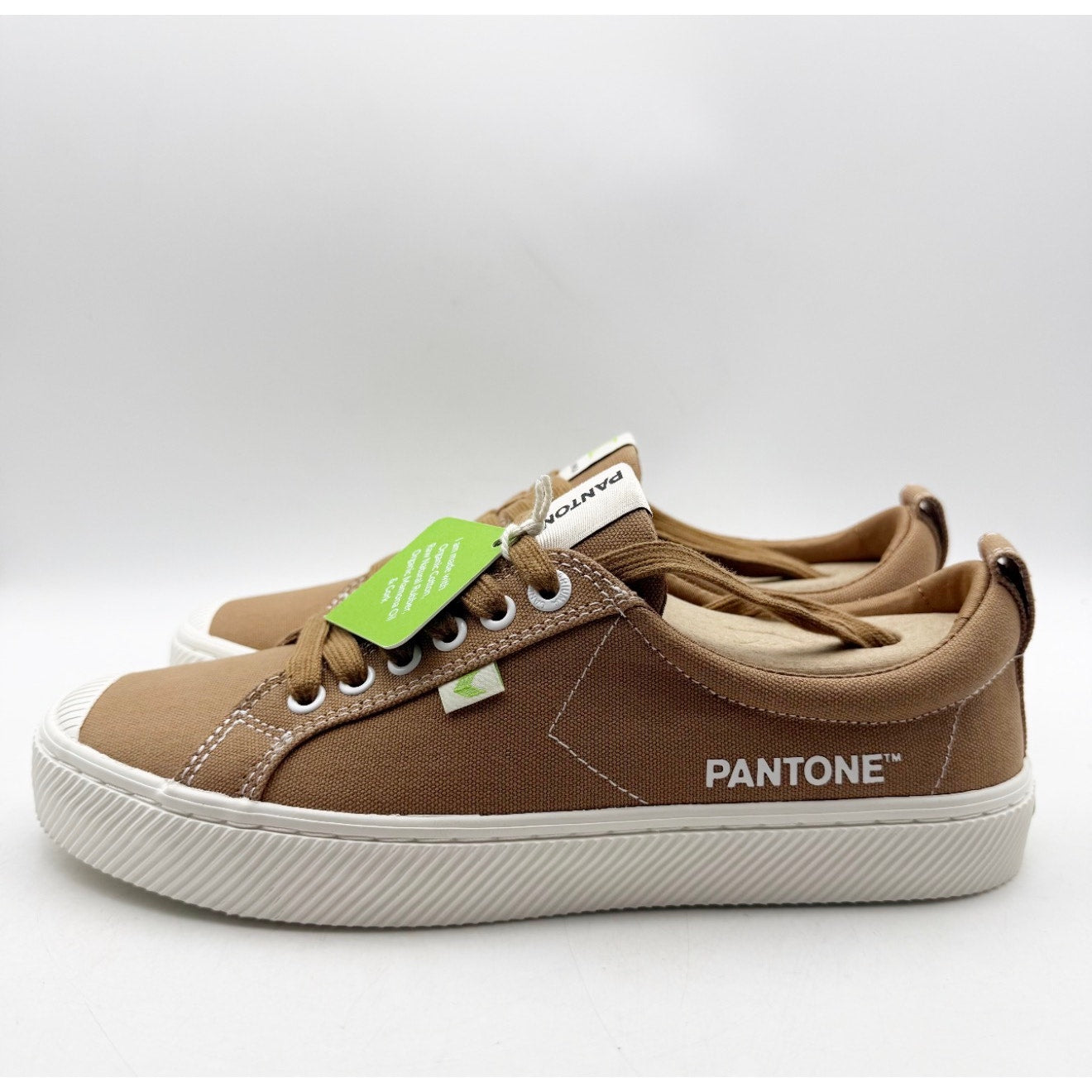 Cariuma OCA Low Canvas Sneakers Womens 10 Mens 8.5 Pantone Brown White NIB
