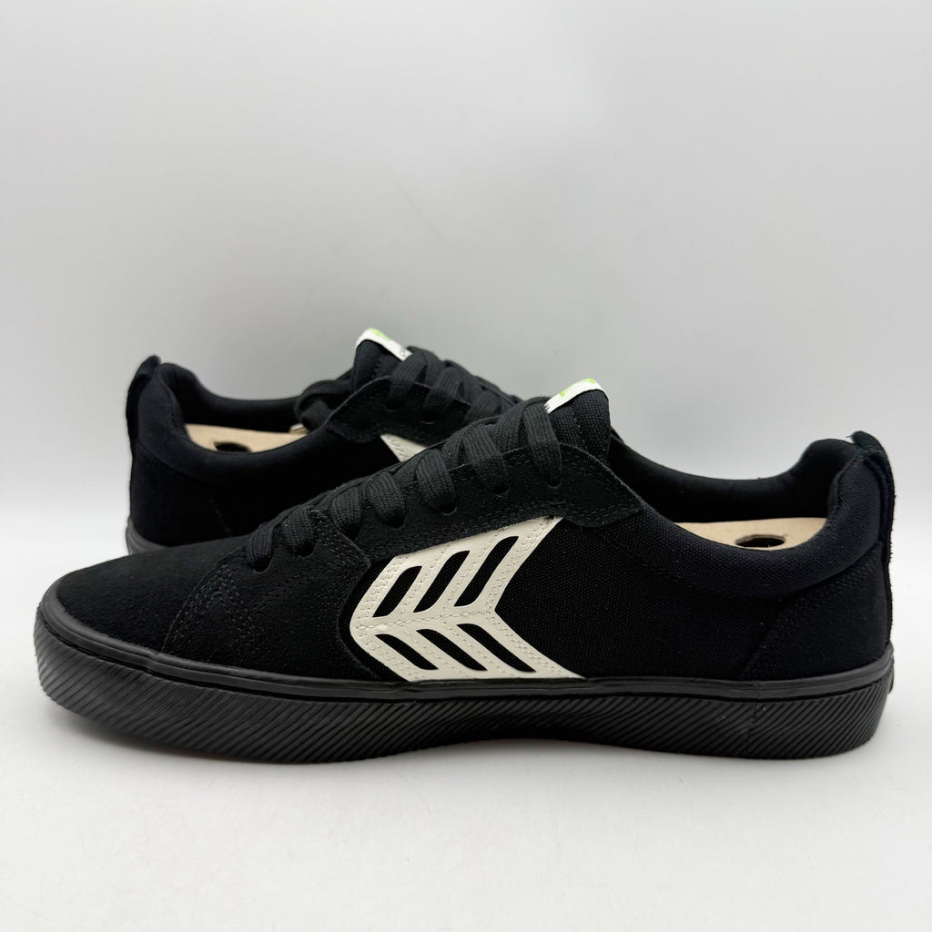 CARIUMA Mens Catiba Pro Low Sneakers US 9.5 EU 42 Black White Suede Canvas NIB