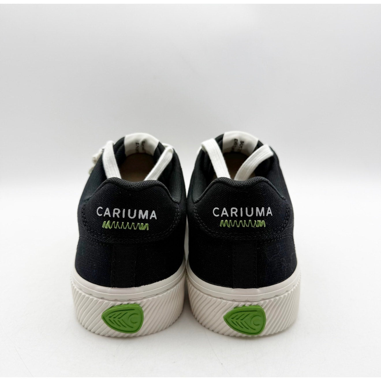 Cariuma Womens Naioca Sneakers Size 8.5 Black Off White Organic Canvas NIB