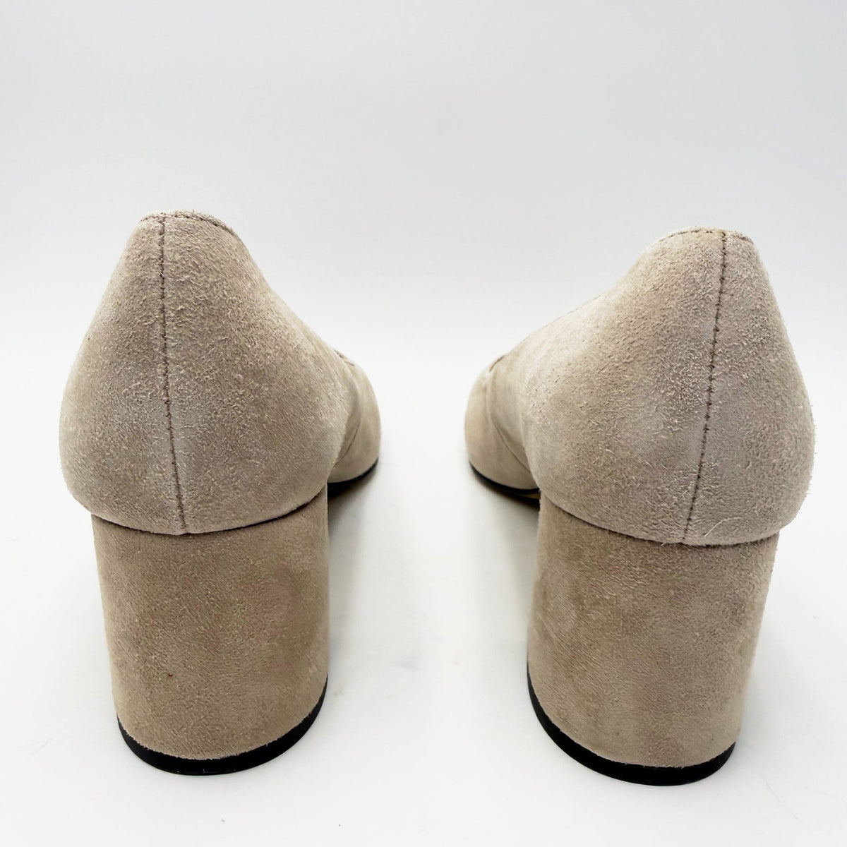 Bella Vita Womens Jilan Heel Pumps Size 8.5 Extra Wide Cream Almond Suede NWOB