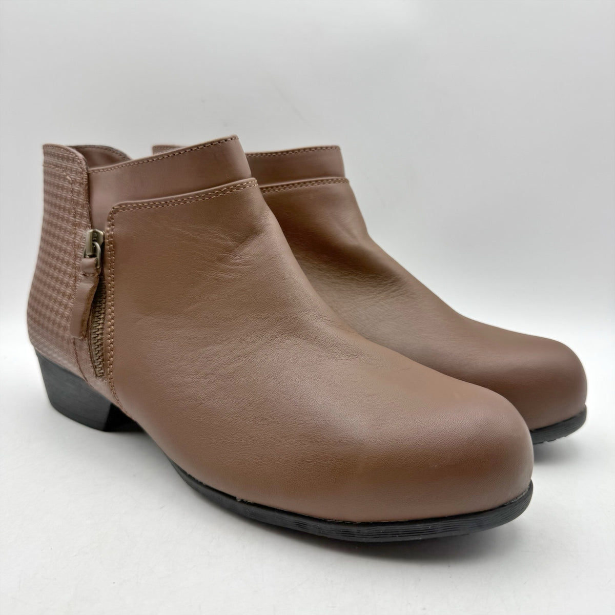 Rockport Womens Carly Alloy Toe Work Booties Size 8.5 Brown Leather NWOB