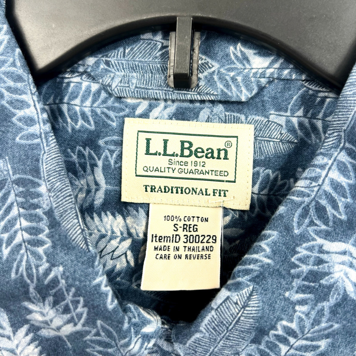 L.L. BEAN Mens Tropics Print Short-Sleeve Shirt Small Storm Blue Leaves NWT