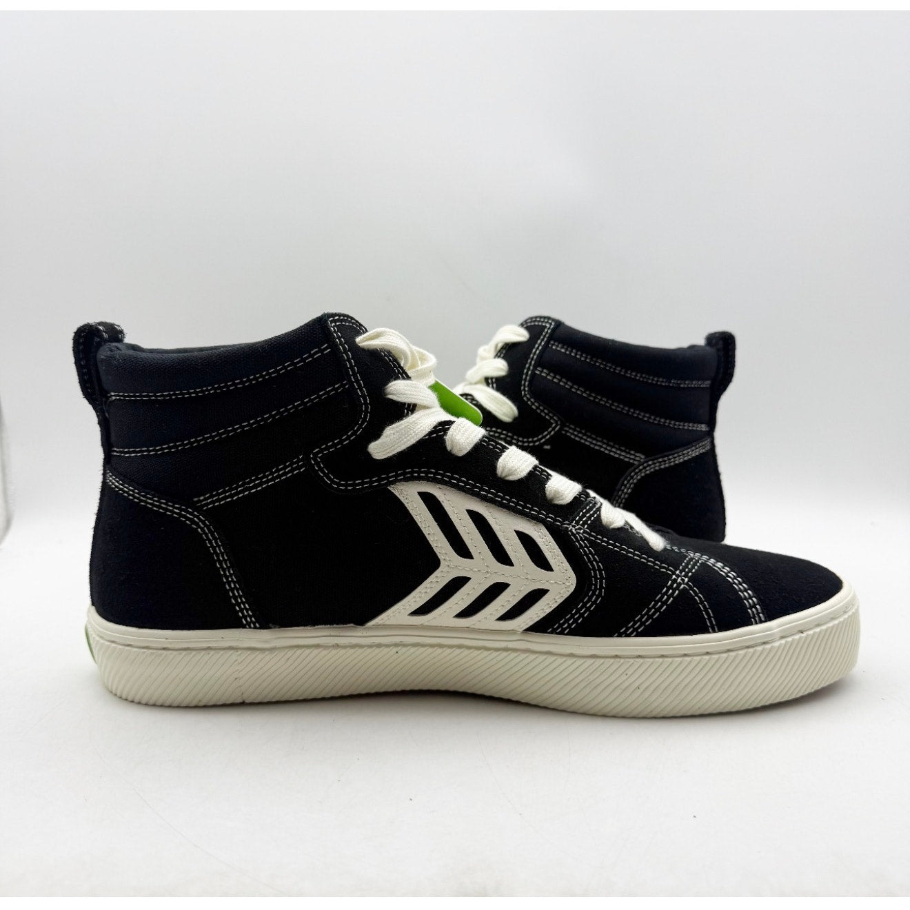 Cariuma Mens Catiba Pro High Top Sneakers US 11 EU 44 Black Suede Contrast NIB