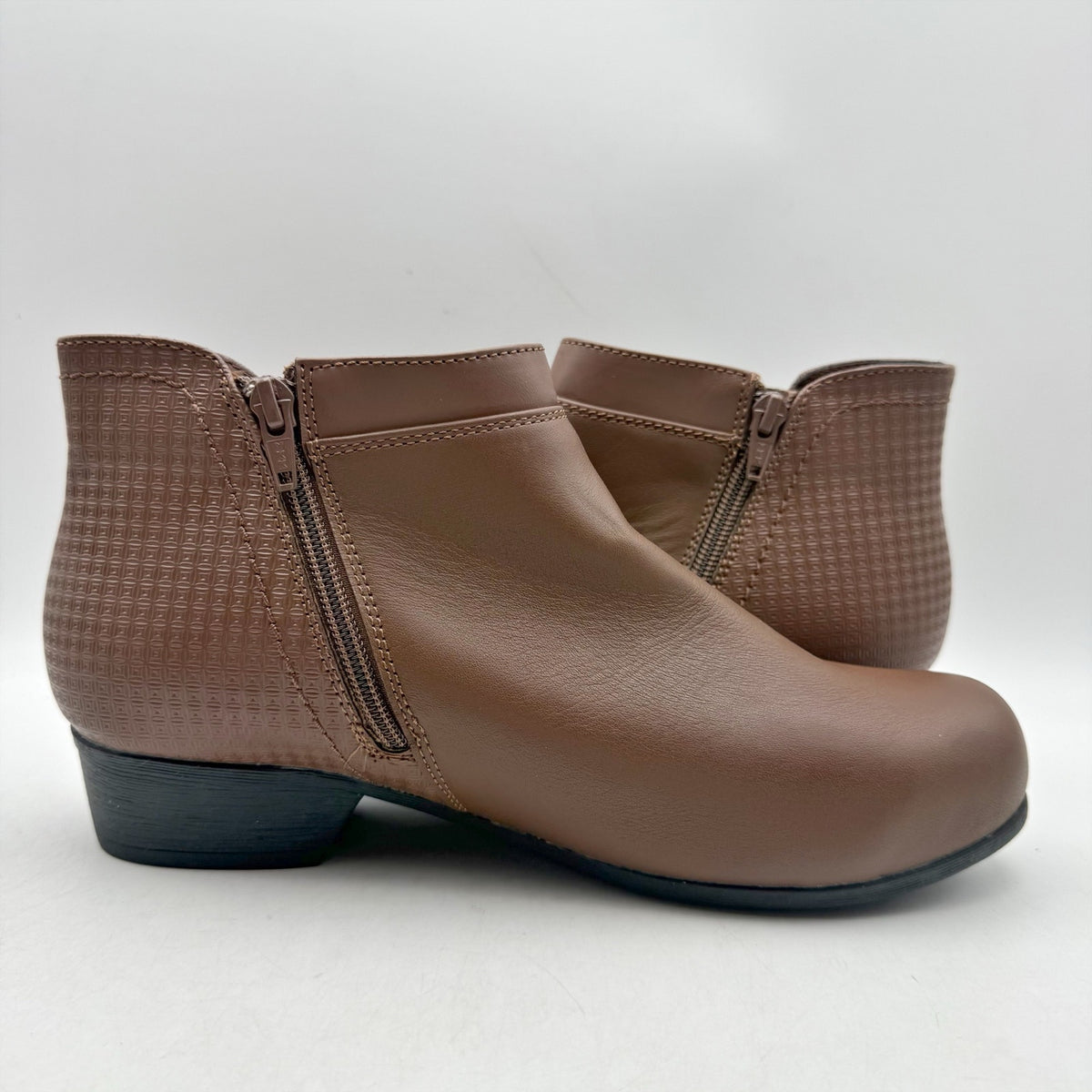 Rockport Womens Carly Alloy Toe Work Booties Size 8.5 Brown Leather NWOB