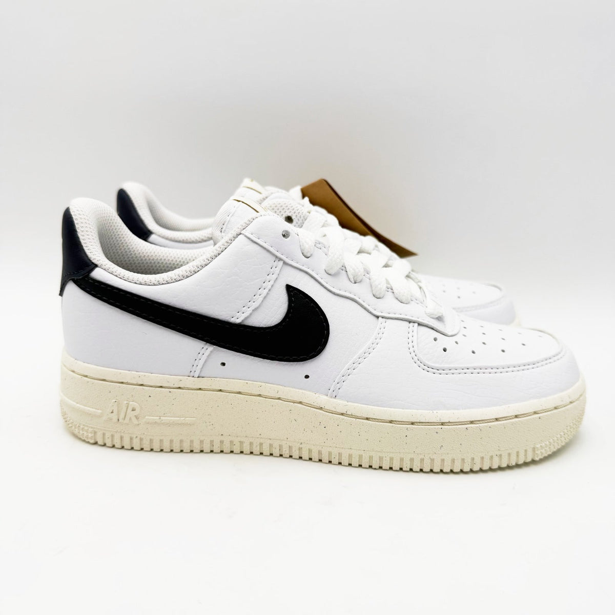 Nike Womens Air Force 1 07 Next Nature Sneakers Size 5.5 White Navy Blue NWT