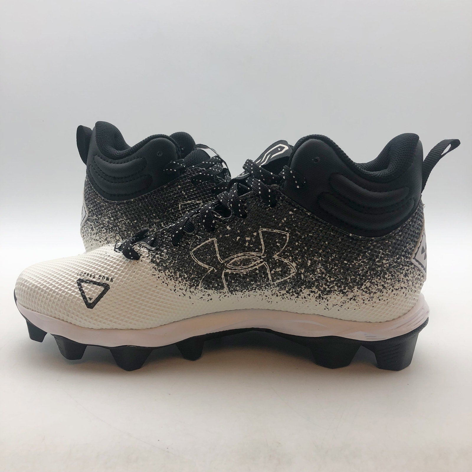 Under Armour Boys Spotlight Franchise RM 2.0 Football Cleats Size 4.5 Black NWOB