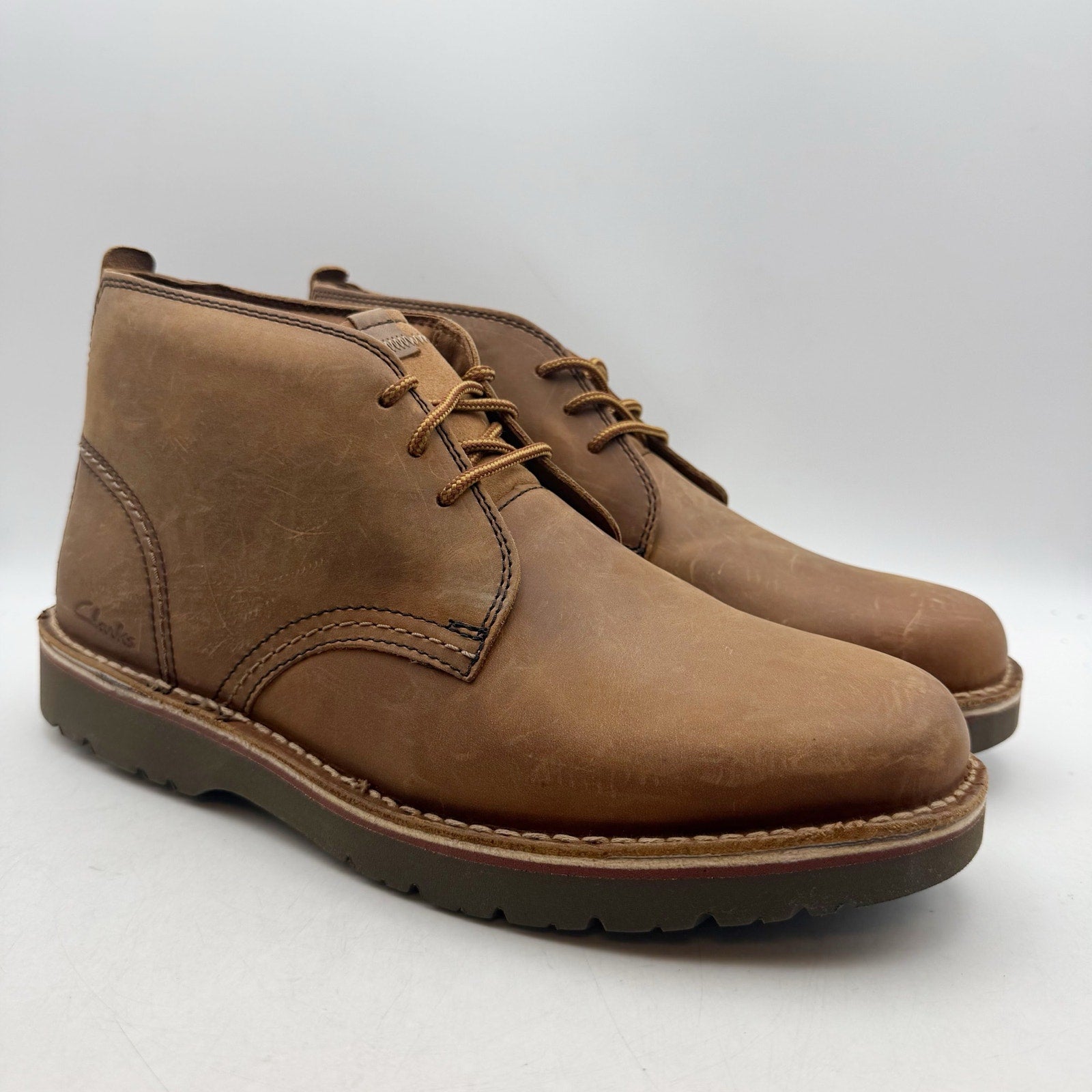 Clarks Mens Eastridge Mid Chukka Boots Size 10 WIDE EU 43 Brown Leather NWOB
