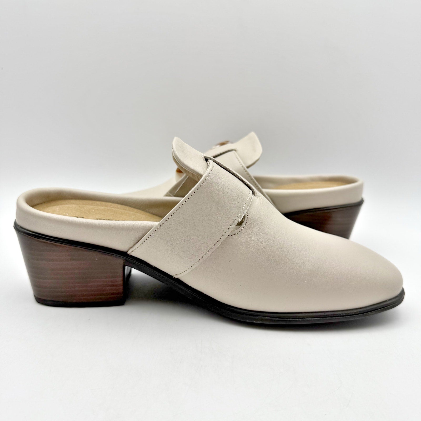 Naot Womens Choice Clogs EU 37 US 6 Ivory Beige Leather Buckle Heel NWOB
