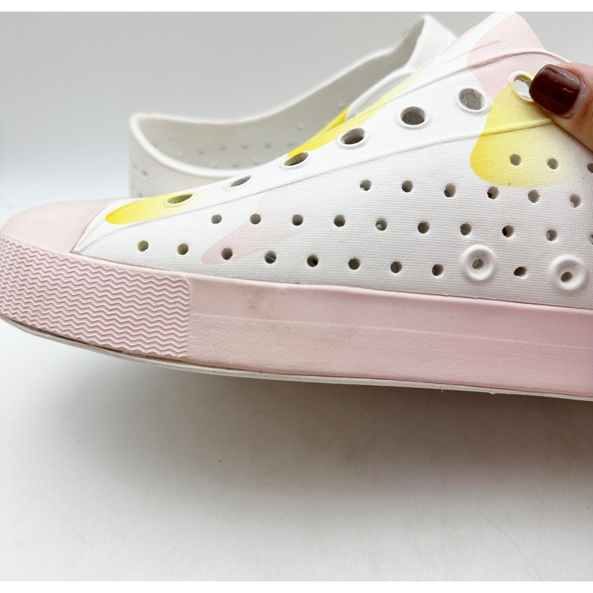 Native Mens Jefferson Slip On Shoes Size 11 EU 45 White Pink EVA Waterproof NWOB