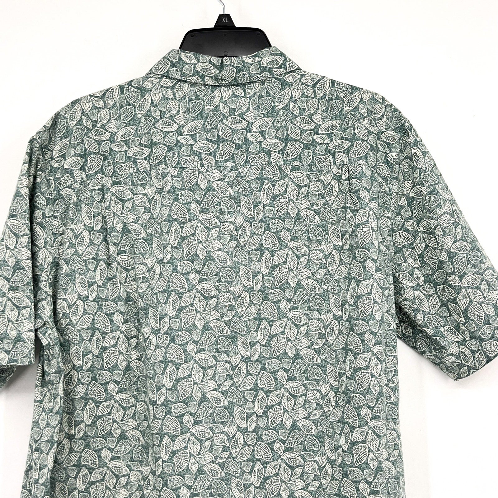 L.L. BEAN Men's Tropics Woven Shirt Medium Green Sea Shells Short Sleeve NWT