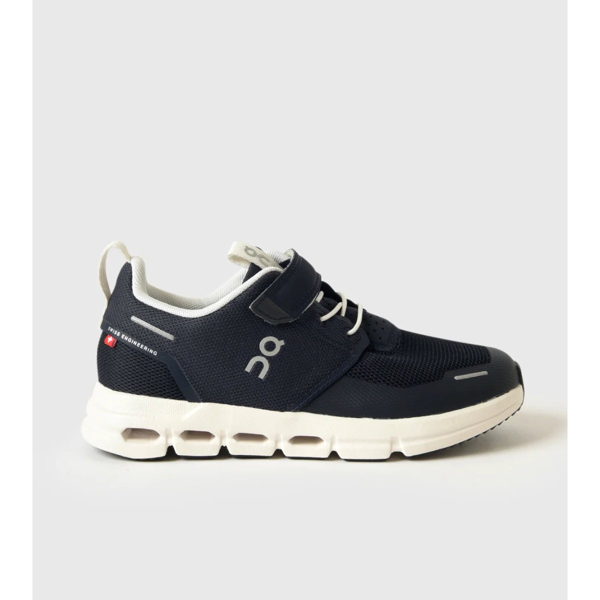 ON Kids Cloudplay Sneakers Little Kid Size 11.5 EU 29 Midnight Blue White NWOB