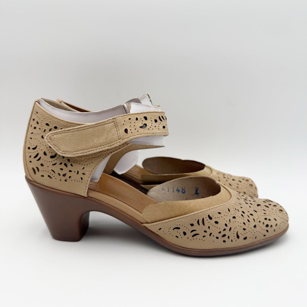 Easy Spirit Womens Cindie Pumps Size 7 Wide Tan Beige Leather NWOB
