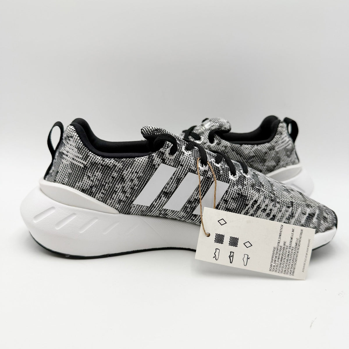 Adidas Kids Swift Run 22 Athletic Shoes Size 5 Grey White Running NWT
