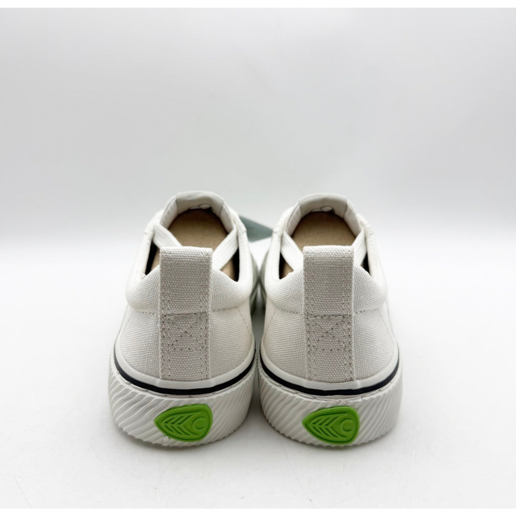 Cariuma X Peanuts Womens OCA Low Skate Sneakers Size 9.5 White Canvas Snoopy NIB