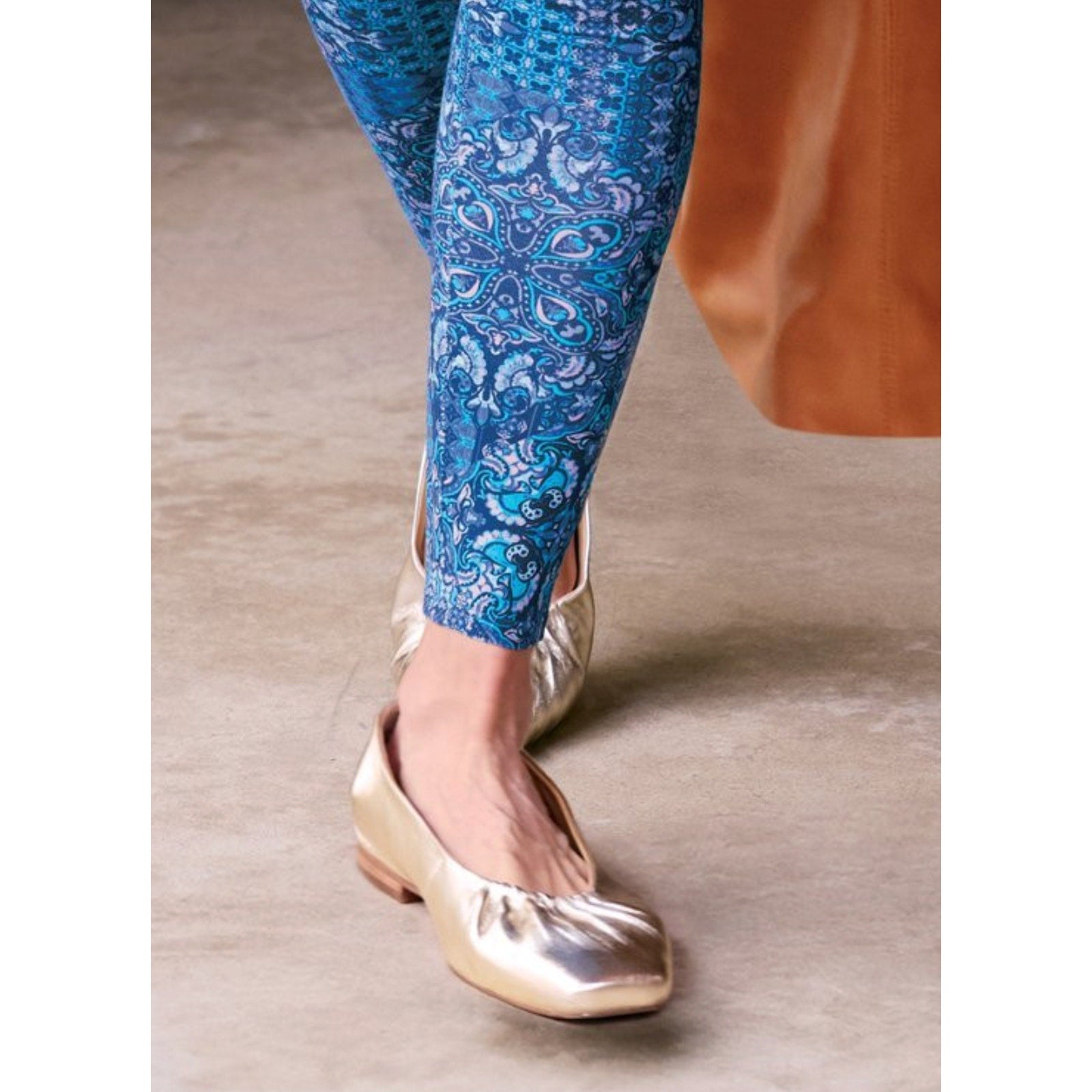 Seychelles Women Little Things Flats US 7.5 EU 38 Platinum Gold Leather NWOB