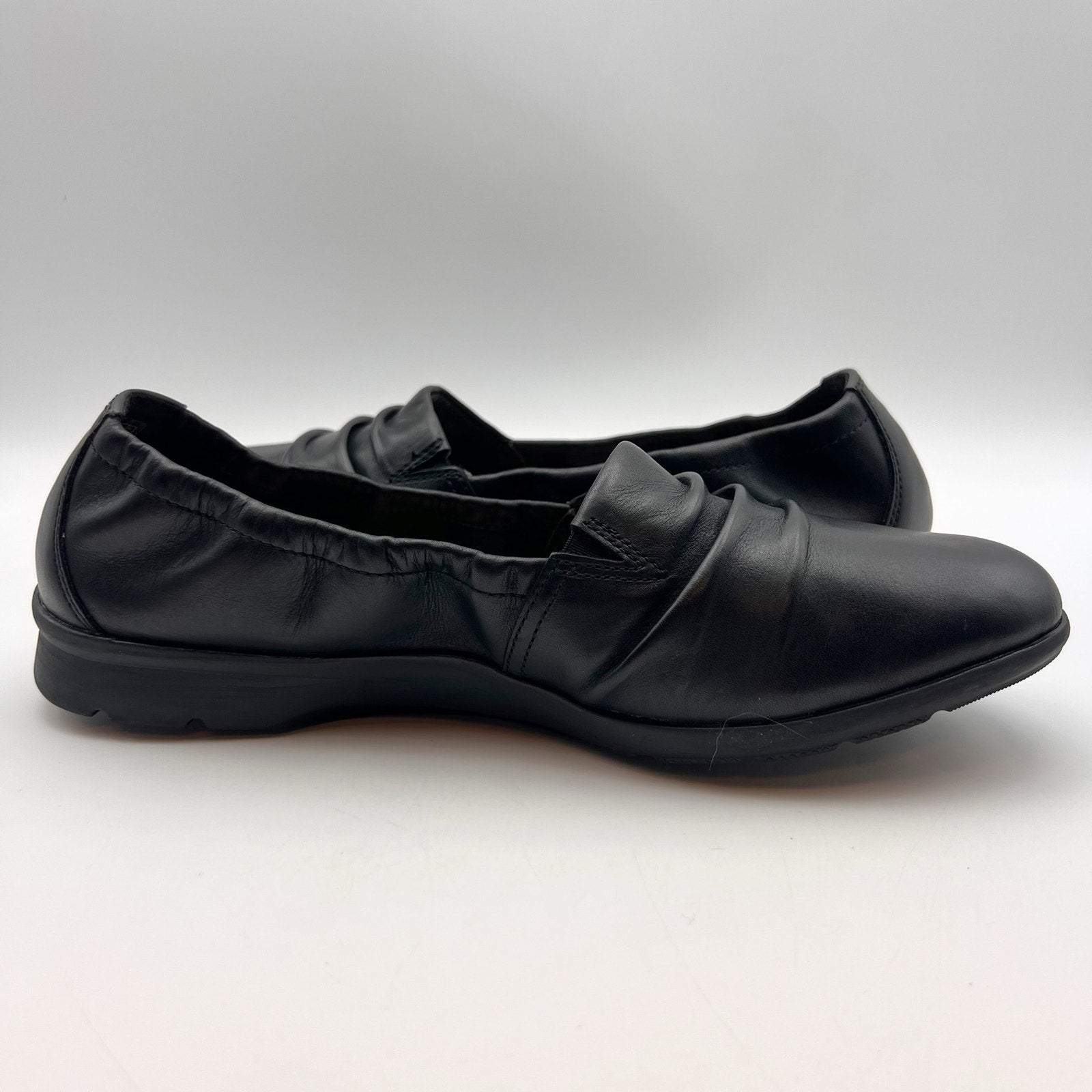 Clarks Womens Jenette Ruby Flats Size 9 M EU 40 Black Leather Slip-On NIB