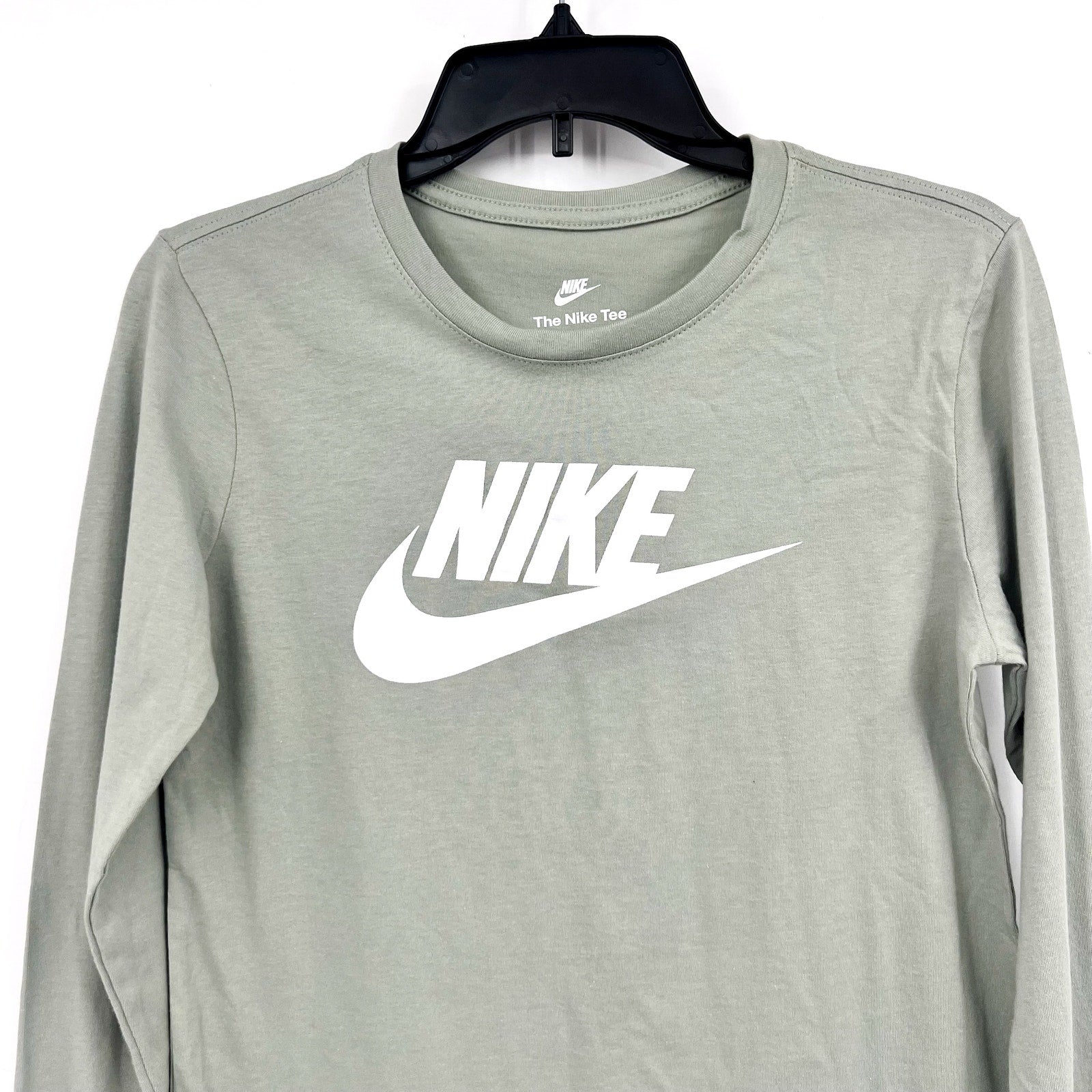 NIKE Women's Essentials Logo T-shirt XS Pale Green Long-Sleeve Crewneck NWT