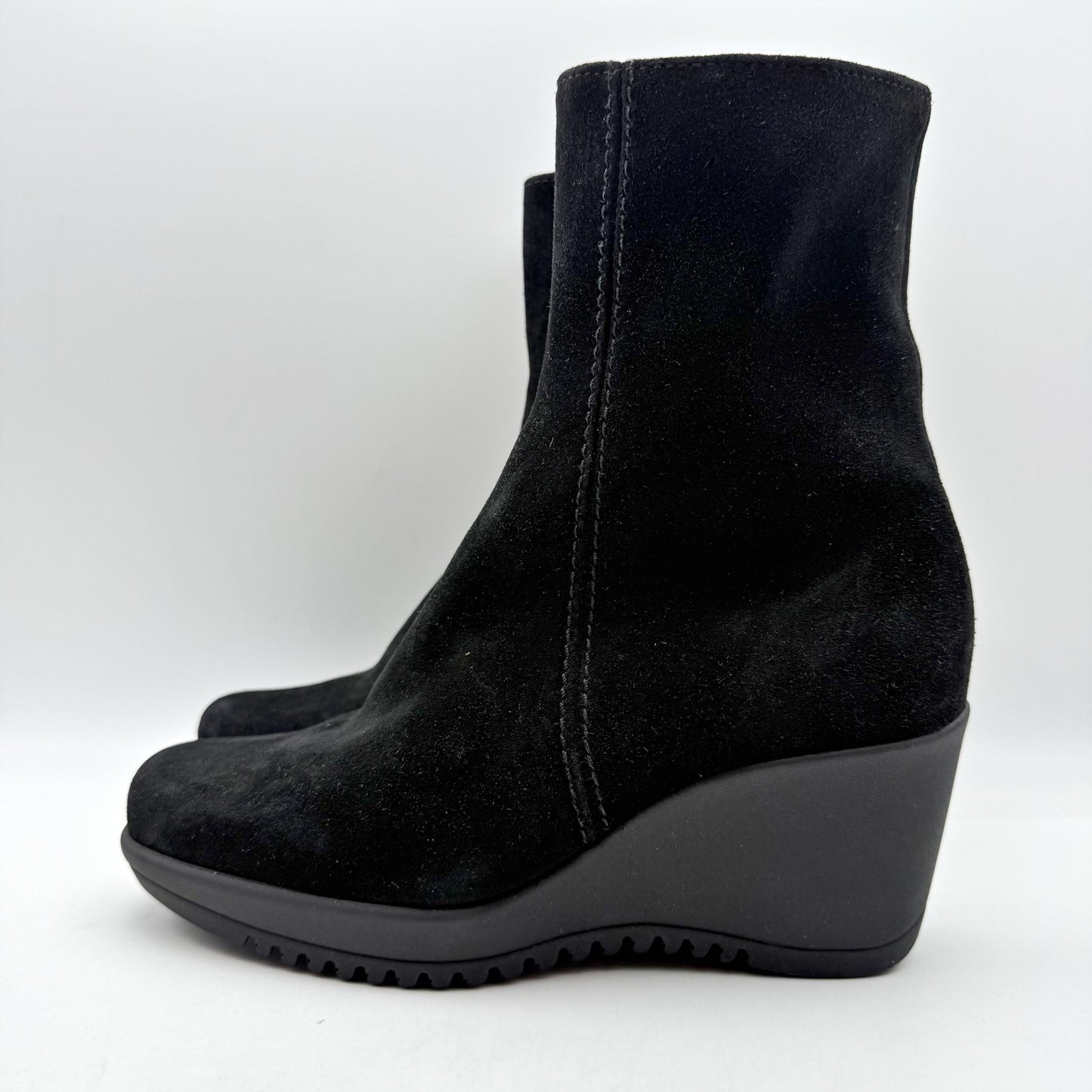 La Canadienne Womens Gavyn Ankle Bootie US 6.5 M Black Suede Waterproof NWOB