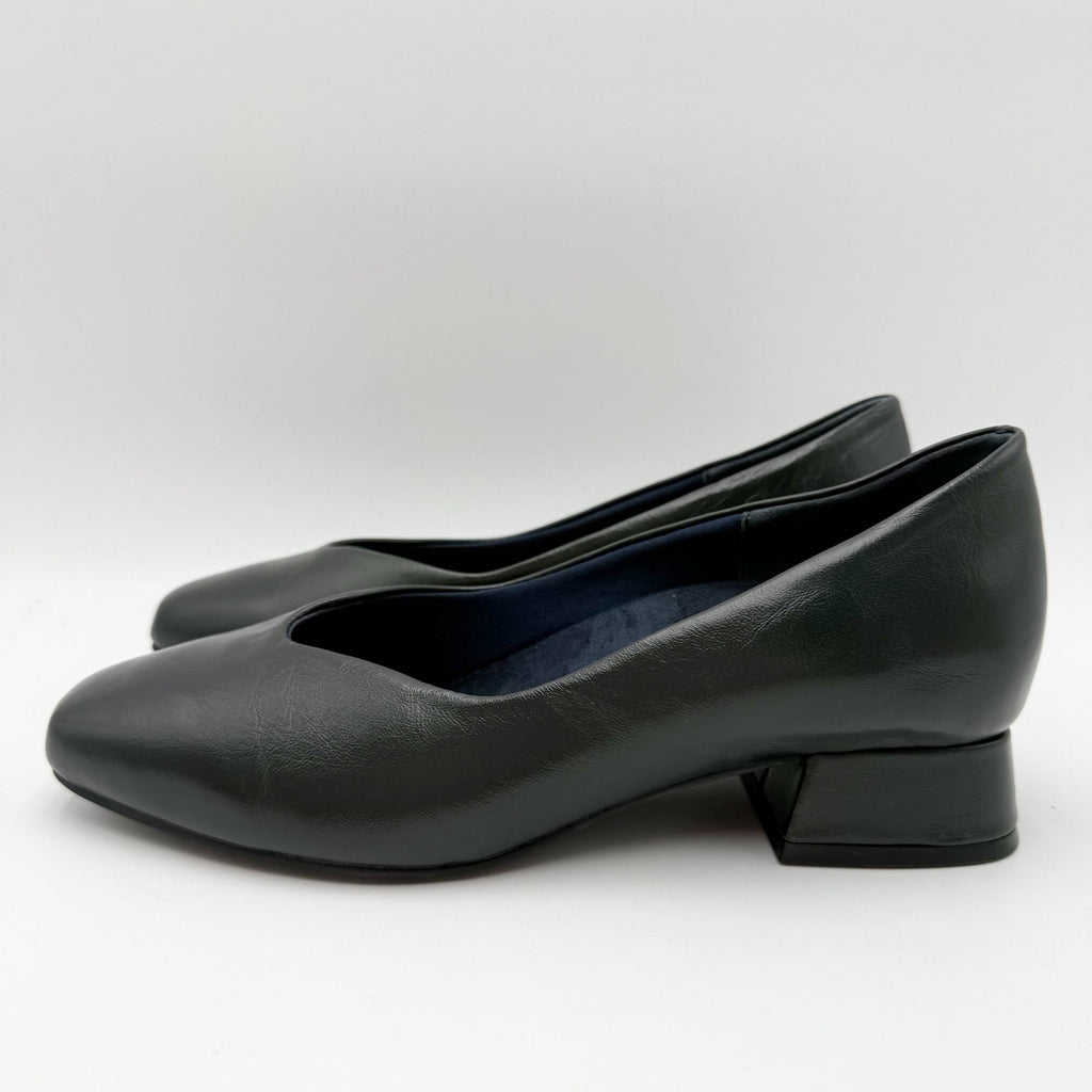 David Tate Womens Freedom Pumps Size 6.5 Wide Navy Blue Leather Heels NWOB