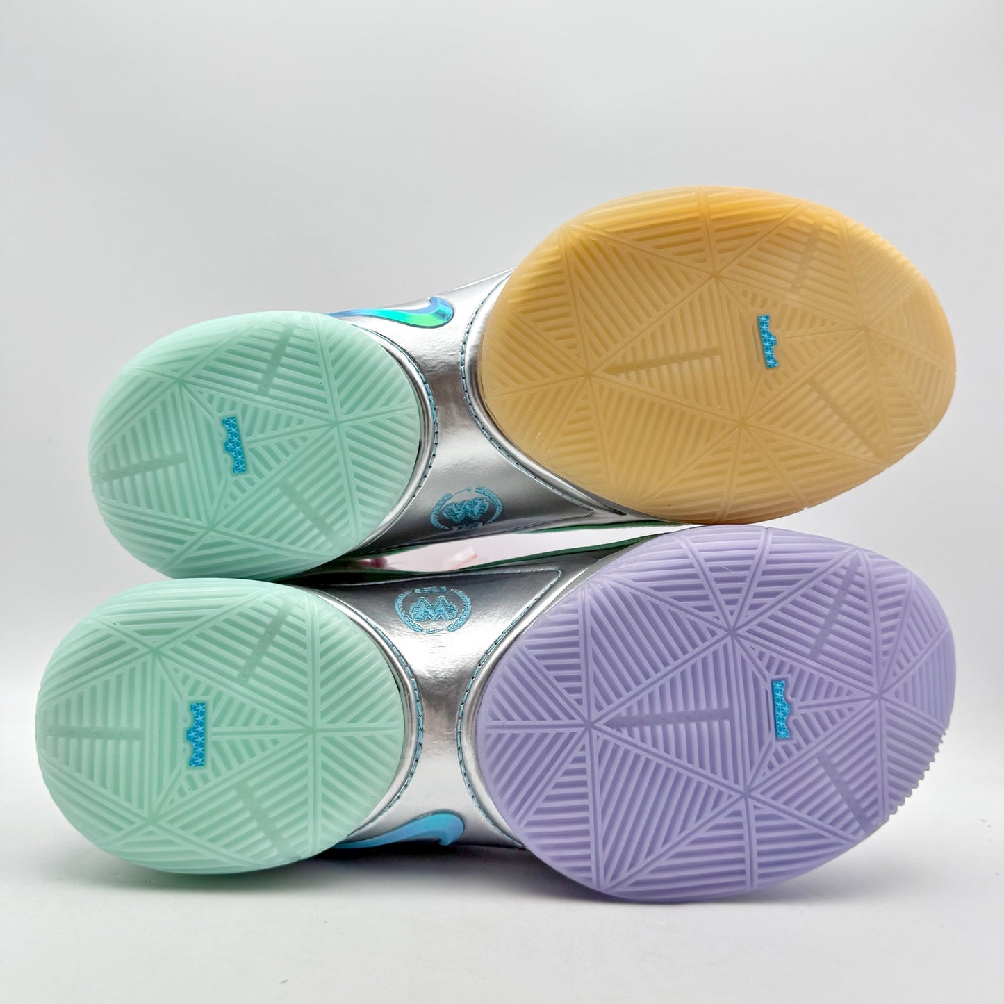 Nike Mens LeBron XXll Basketball Sneakers US 9 White Multicolor Athletic NIB