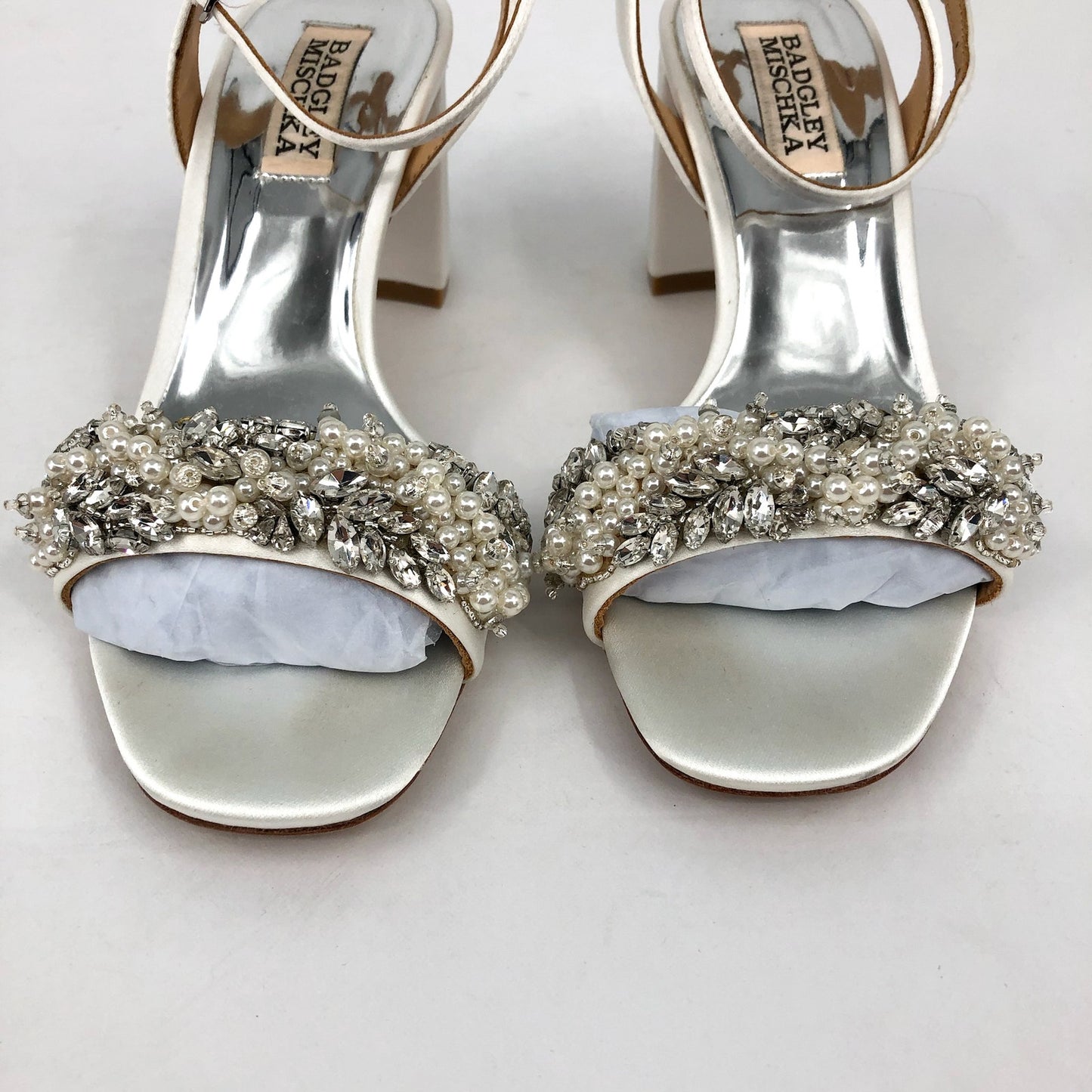 BADGLEY MISCHKA Clara Embellished Evening Sandals US 9.5 White Bridal Heel NIB