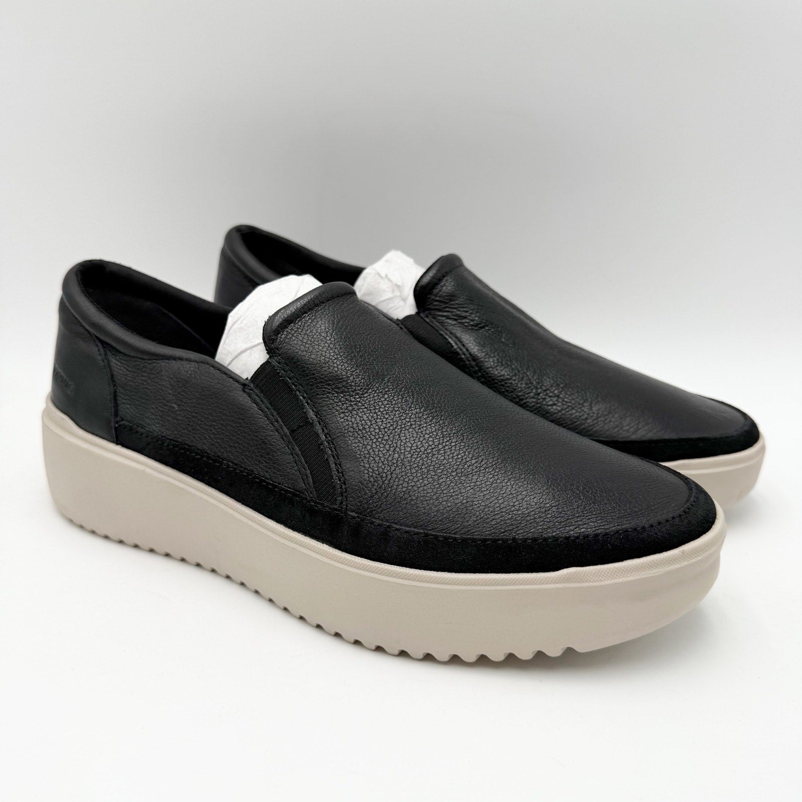 Vionic Womens Kearny Sneakers Size 8.5 Wide Black Leather Slip-On NWOB