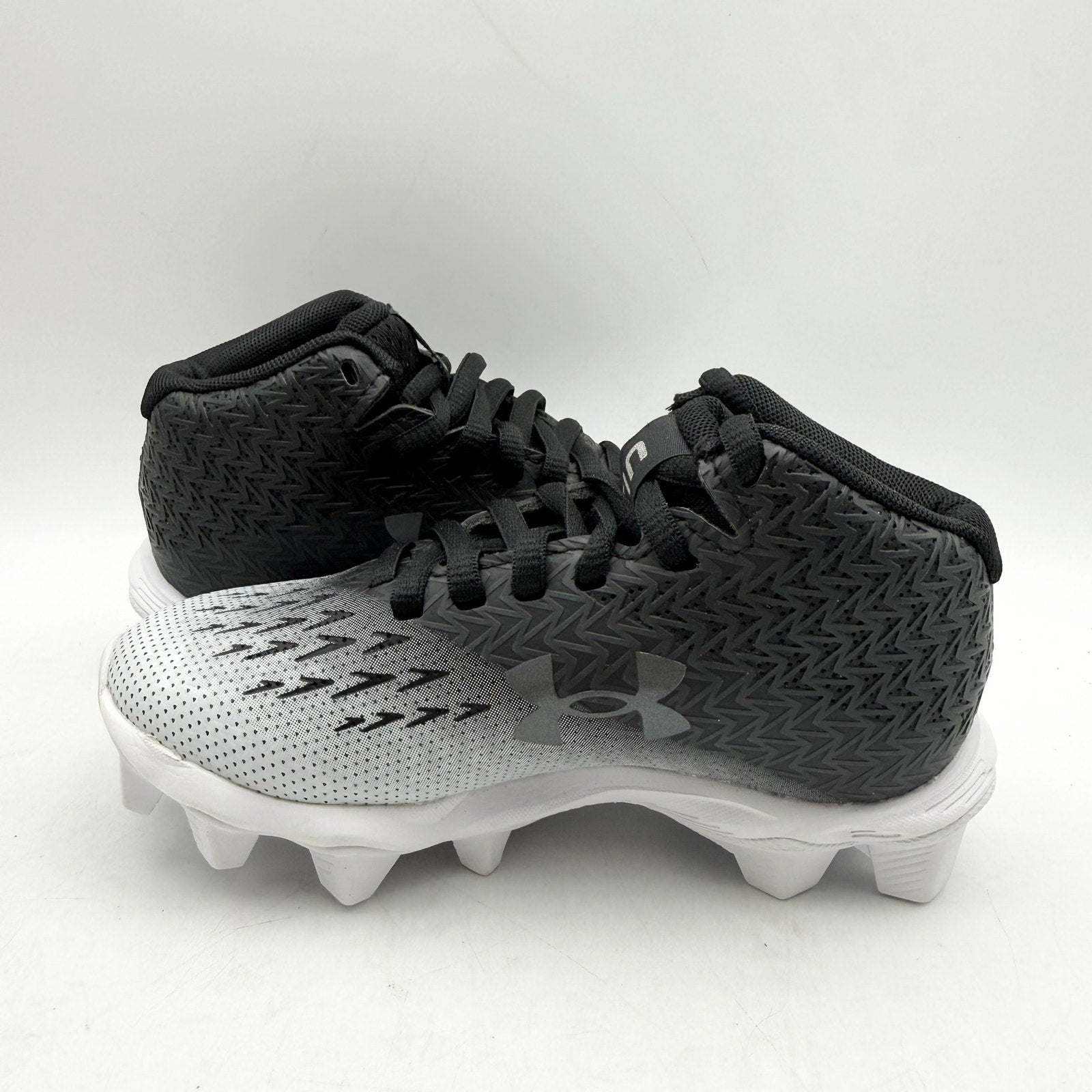 Under Armour Boys 10 Spotlight Franchise RM 4.0 Football Cleats Black White NIB