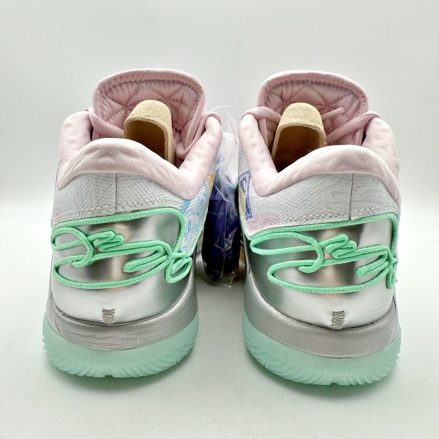 Nike Mens LeBron XXll Basketball Sneakers US 9 White Multicolor Athletic NIB