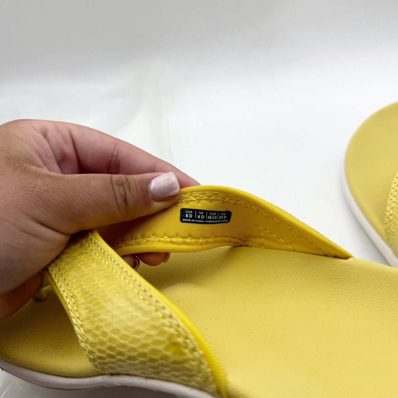 Spenco Womens Yumi Gecko Sandals US 8 WIDE Sundress Yellow Flip Flop NWOB