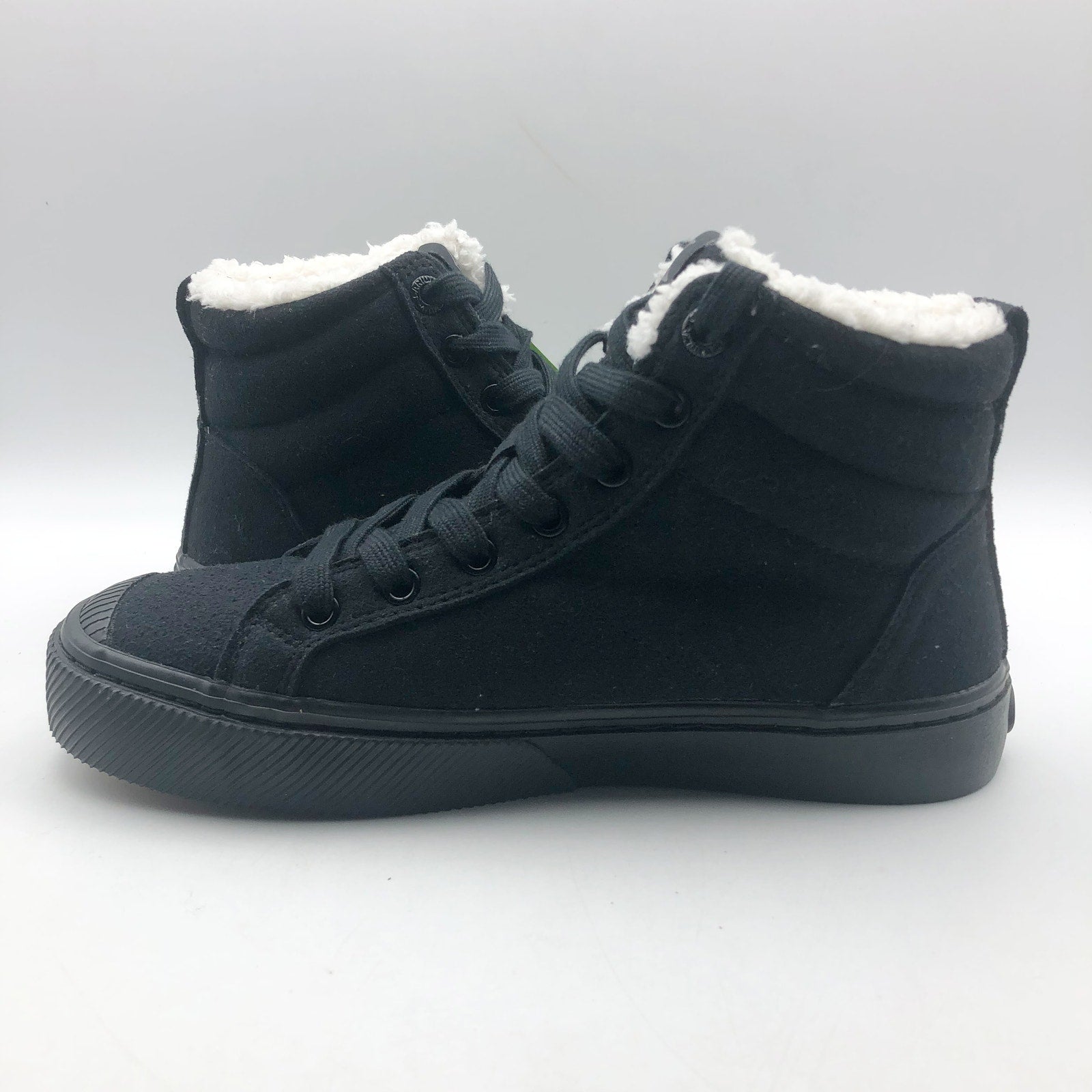 Cariuma Womens OCA Therma High Sneakers Size 6 Black Water Repllent Suede NIB
