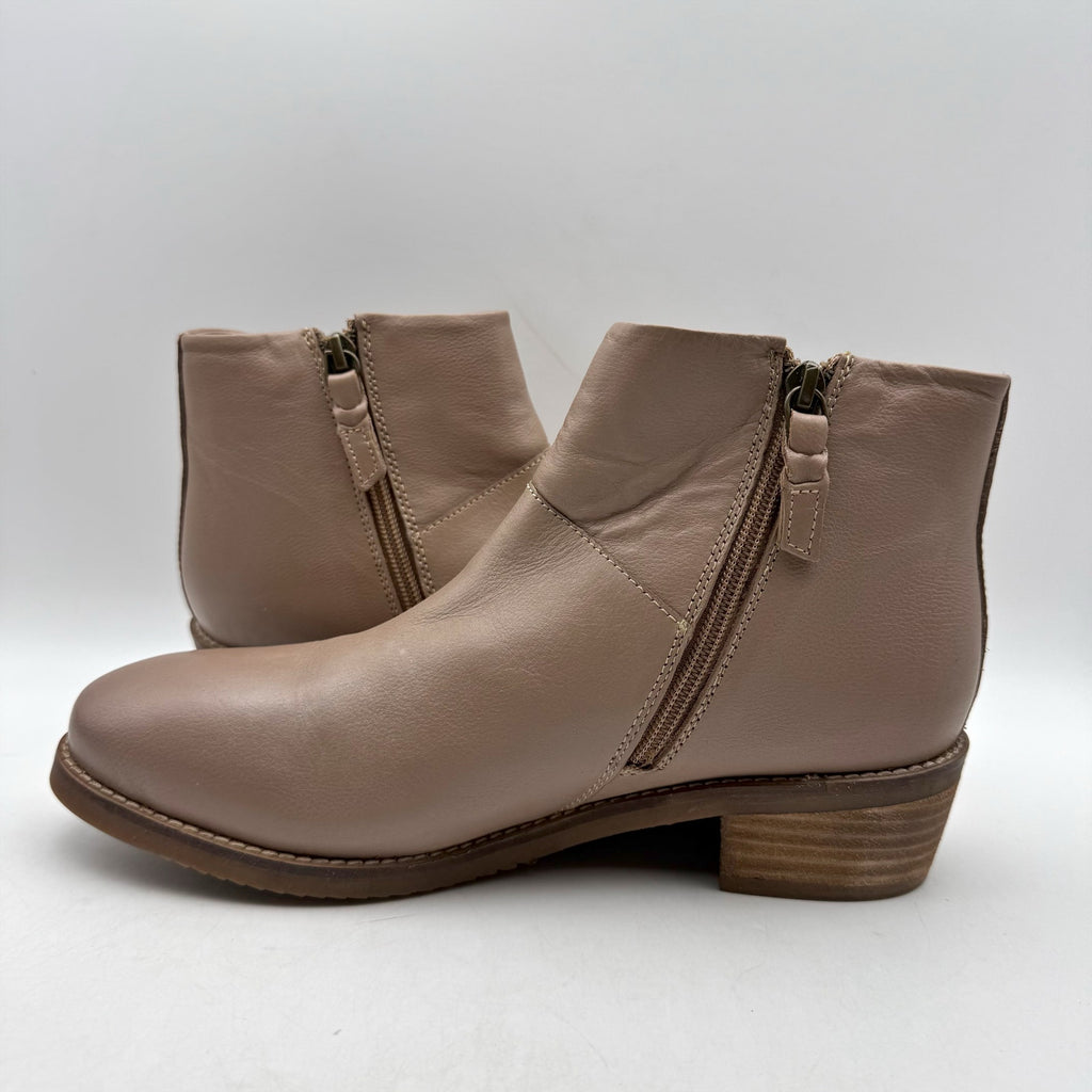 SoftWalk Womens Roselle Ankle Booties US 8.5 NARROW Stone Tan Leather NWOB