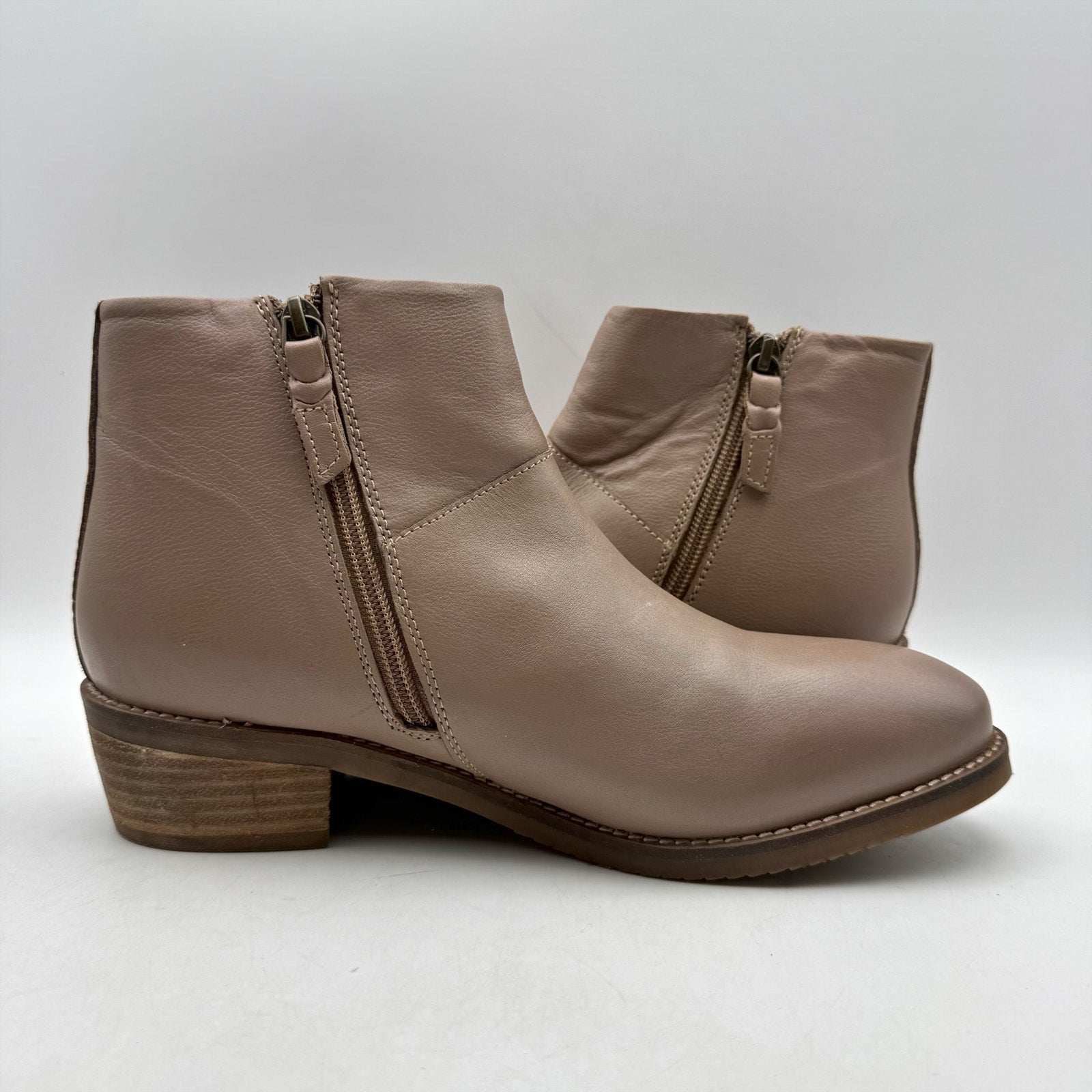 SoftWalk Womens Roselle Ankle Booties US 8.5 NARROW Stone Tan Leather NWOB
